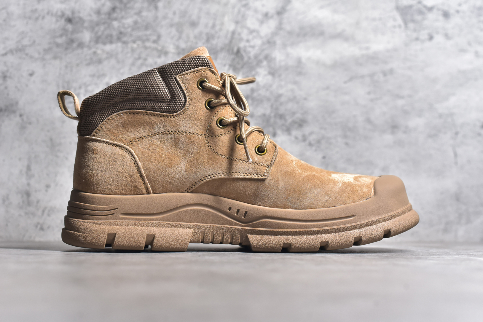图片[3]-#Timberland添柏岚/天伯伦户外高帮休闲大黄靴系列 #广东大厂品质 原盒原包装 #24ss新款 时尚潮流搭配 面料采用意大利🇮🇹顶级磨砂细纹牛皮 搭配防臭防腐真皮乳胶鞋垫 大底到五金都是代工厂原材料制作 同原版固特异永不开胶工艺 好货不杀猪 首单质量严格把控 全网独家首发 品质毋庸置疑 全套官网统一包装 给您完美的穿着体验 质量考究耐穿 型男必备 专治不帅 高品质脚感一流 今年冬季防寒户外专用 日常随意搭配 尺码：38 39 40 41 42 43 44（皮鞋码）-选品中心