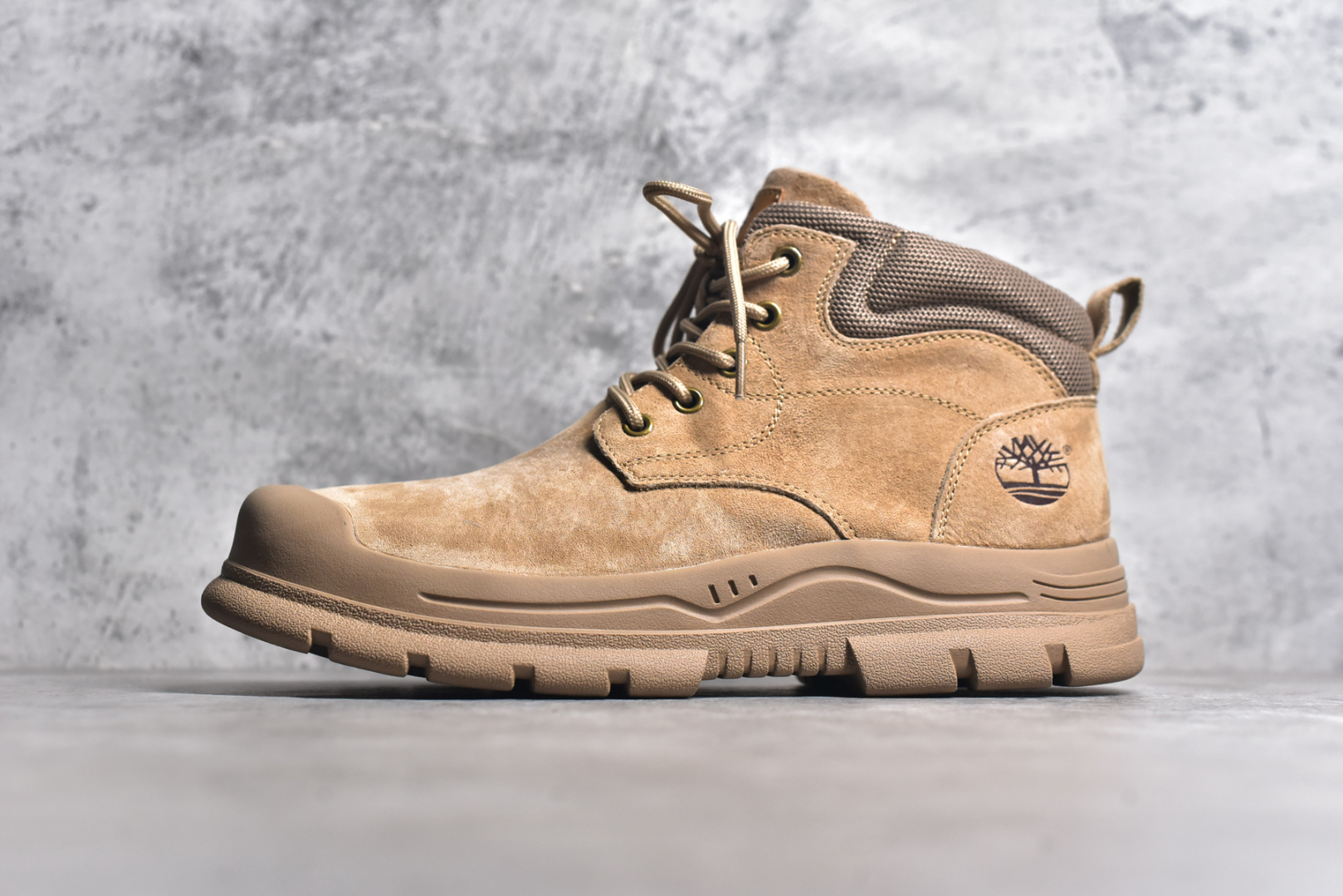 #Timberland添柏岚/天伯伦户外高帮休闲大黄靴系列 #广东大厂品质 原盒原包装 #24ss新款 时尚潮流搭配 面料采用意大利🇮🇹顶级磨砂细纹牛皮 搭配防臭防腐真皮乳胶鞋垫 大底到五金都是代工厂原材料制作 同原版固特异永不开胶工艺 好货不杀猪 首单质量严格把控 全网独家首发 品质毋庸置疑 全套官网统一包装 给您完美的穿着体验 质量考究耐穿 型男必备 专治不帅 高品质脚感一流 今年冬季防寒户外专用 日常随意搭配 尺码：38 39 40 41 42 43 44（皮鞋码）-选品中心