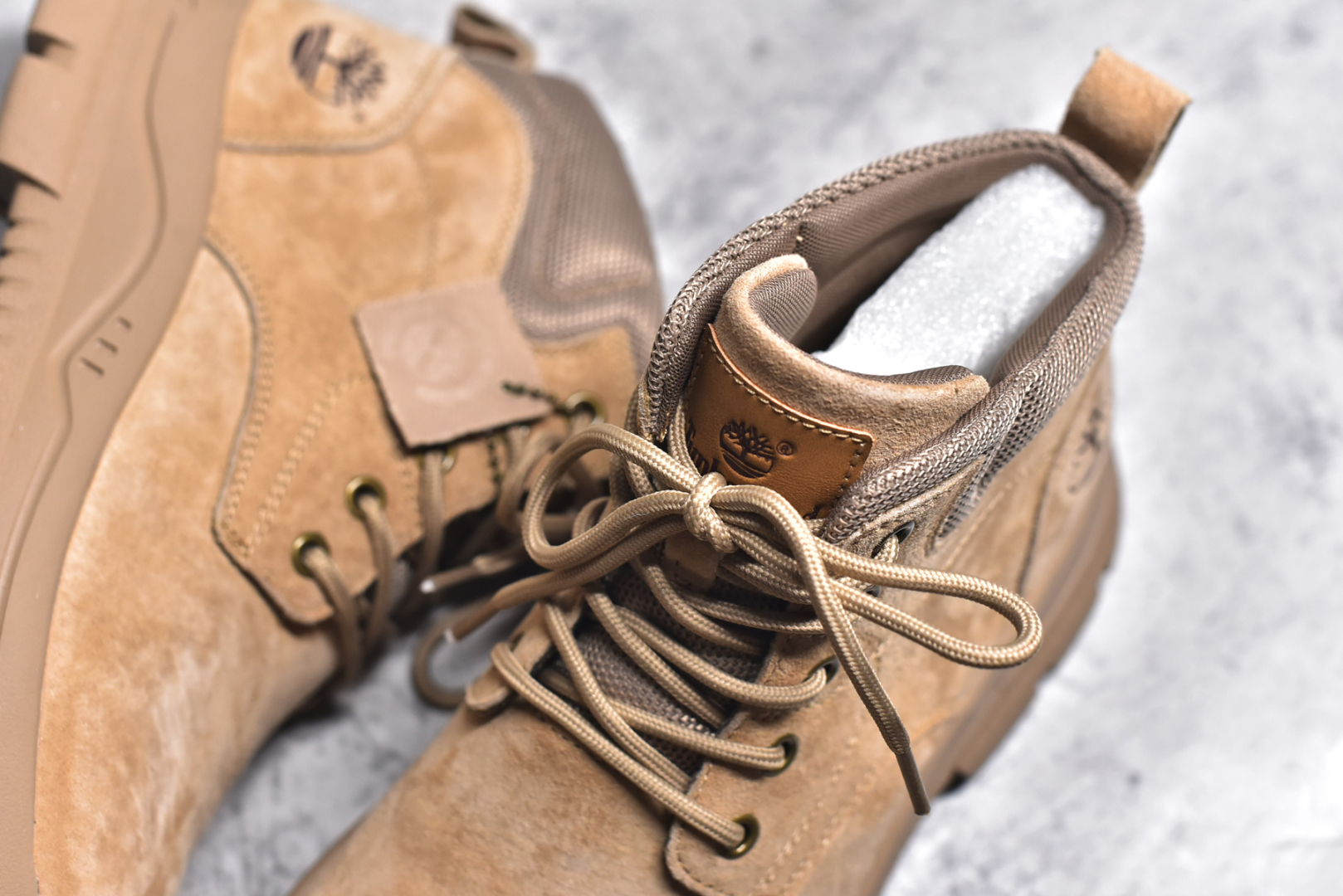 图片[9]-#Timberland添柏岚/天伯伦户外高帮休闲大黄靴系列 #广东大厂品质 原盒原包装 #24ss新款 时尚潮流搭配 面料采用意大利🇮🇹顶级磨砂细纹牛皮 搭配防臭防腐真皮乳胶鞋垫 大底到五金都是代工厂原材料制作 同原版固特异永不开胶工艺 好货不杀猪 首单质量严格把控 全网独家首发 品质毋庸置疑 全套官网统一包装 给您完美的穿着体验 质量考究耐穿 型男必备 专治不帅 高品质脚感一流 今年冬季防寒户外专用 日常随意搭配 尺码：38 39 40 41 42 43 44（皮鞋码）-选品中心