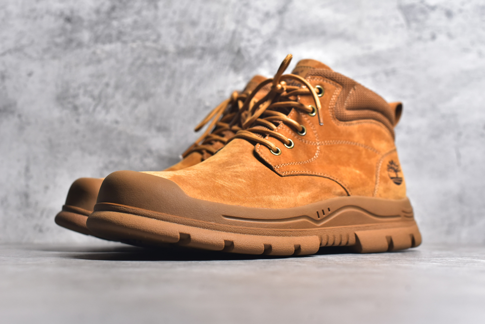 图片[2]-#Timberland添柏岚/天伯伦户外高帮休闲大黄靴系列 #广东大厂品质 原盒原包装 #24ss新款 时尚潮流搭配 面料采用意大利🇮🇹顶级磨砂细纹牛皮 搭配防臭防腐真皮乳胶鞋垫 大底到五金都是代工厂原材料制作 同原版固特异永不开胶工艺 好货不杀猪 首单质量严格把控 全网独家首发 品质毋庸置疑 全套官网统一包装 给您完美的穿着体验 质量考究耐穿 型男必备 专治不帅 高品质脚感一流 今年冬季防寒户外专用 日常随意搭配 尺码：38 39 40 41 42 43 44（皮鞋码）-选品中心