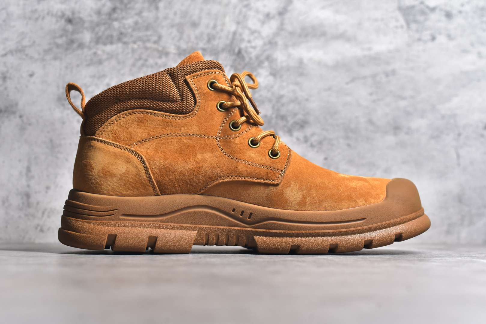 图片[3]-#Timberland添柏岚/天伯伦户外高帮休闲大黄靴系列 #广东大厂品质 原盒原包装 #24ss新款 时尚潮流搭配 面料采用意大利🇮🇹顶级磨砂细纹牛皮 搭配防臭防腐真皮乳胶鞋垫 大底到五金都是代工厂原材料制作 同原版固特异永不开胶工艺 好货不杀猪 首单质量严格把控 全网独家首发 品质毋庸置疑 全套官网统一包装 给您完美的穿着体验 质量考究耐穿 型男必备 专治不帅 高品质脚感一流 今年冬季防寒户外专用 日常随意搭配 尺码：38 39 40 41 42 43 44（皮鞋码）-选品中心