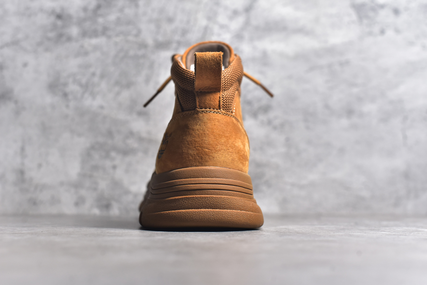 图片[5]-#Timberland添柏岚/天伯伦户外高帮休闲大黄靴系列 #广东大厂品质 原盒原包装 #24ss新款 时尚潮流搭配 面料采用意大利🇮🇹顶级磨砂细纹牛皮 搭配防臭防腐真皮乳胶鞋垫 大底到五金都是代工厂原材料制作 同原版固特异永不开胶工艺 好货不杀猪 首单质量严格把控 全网独家首发 品质毋庸置疑 全套官网统一包装 给您完美的穿着体验 质量考究耐穿 型男必备 专治不帅 高品质脚感一流 今年冬季防寒户外专用 日常随意搭配 尺码：38 39 40 41 42 43 44（皮鞋码）-选品中心
