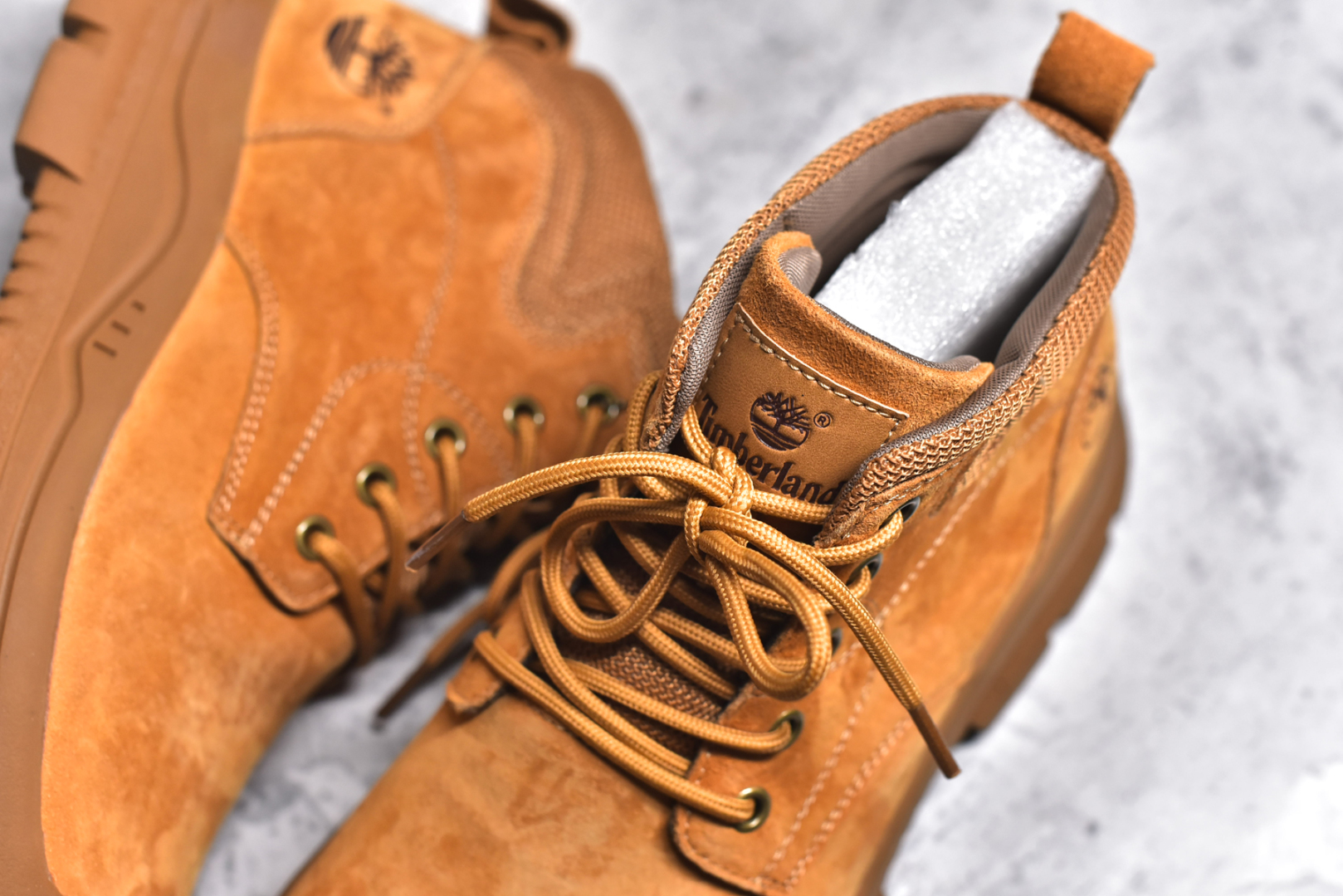图片[9]-#Timberland添柏岚/天伯伦户外高帮休闲大黄靴系列 #广东大厂品质 原盒原包装 #24ss新款 时尚潮流搭配 面料采用意大利🇮🇹顶级磨砂细纹牛皮 搭配防臭防腐真皮乳胶鞋垫 大底到五金都是代工厂原材料制作 同原版固特异永不开胶工艺 好货不杀猪 首单质量严格把控 全网独家首发 品质毋庸置疑 全套官网统一包装 给您完美的穿着体验 质量考究耐穿 型男必备 专治不帅 高品质脚感一流 今年冬季防寒户外专用 日常随意搭配 尺码：38 39 40 41 42 43 44（皮鞋码）-选品中心