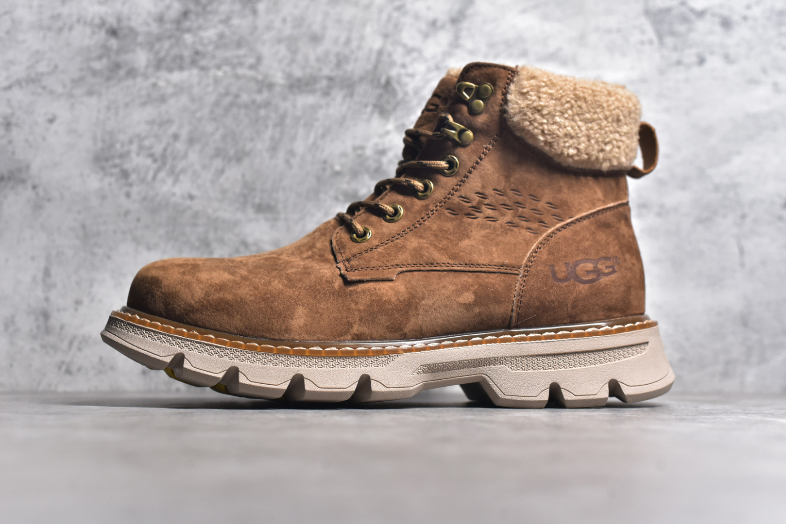 #UGG Tasman Weather Hybrid 塔斯曼混合系列中帮轻量休闲马丁靴 UGG 2024秋冬新品（羊羔毛一体内里🔥保暖锁热）秋冬必备 户外中帮休闲马丁靴雪地靴系列 广东大厂品质 24ss秋冬新款 时尚潮流搭配 面料釆用意大利进口磨砂牛皮 全鞋真牛皮材料 大底到五金都是代工厂原材料制作 好货不杀猪 首单质量严格把控 全套官网统一包装 今年冬季防寒户外专用产品 日常随意搭配 型男必备 尺码：39-44（比运动鞋大一码）-选品中心