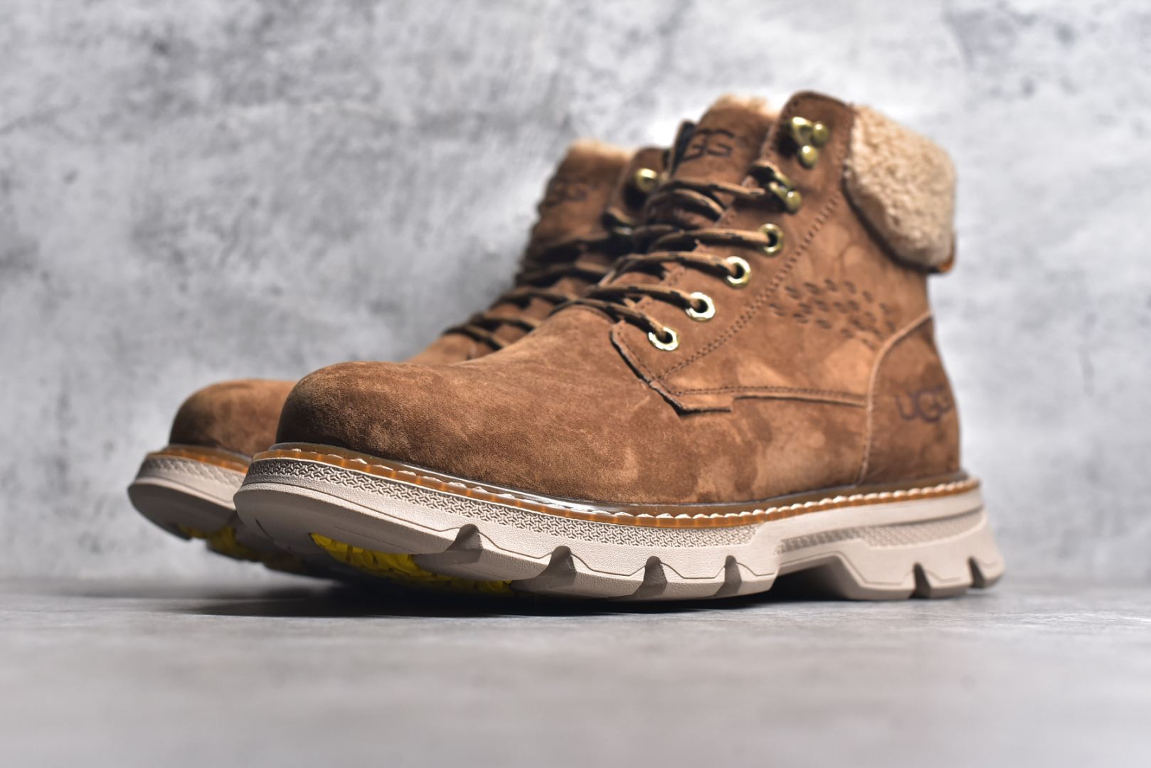 图片[2]-#UGG Tasman Weather Hybrid 塔斯曼混合系列中帮轻量休闲马丁靴 UGG 2024秋冬新品（羊羔毛一体内里🔥保暖锁热）秋冬必备 户外中帮休闲马丁靴雪地靴系列 广东大厂品质 24ss秋冬新款 时尚潮流搭配 面料釆用意大利进口磨砂牛皮 全鞋真牛皮材料 大底到五金都是代工厂原材料制作 好货不杀猪 首单质量严格把控 全套官网统一包装 今年冬季防寒户外专用产品 日常随意搭配 型男必备 尺码：39-44（比运动鞋大一码）-选品中心
