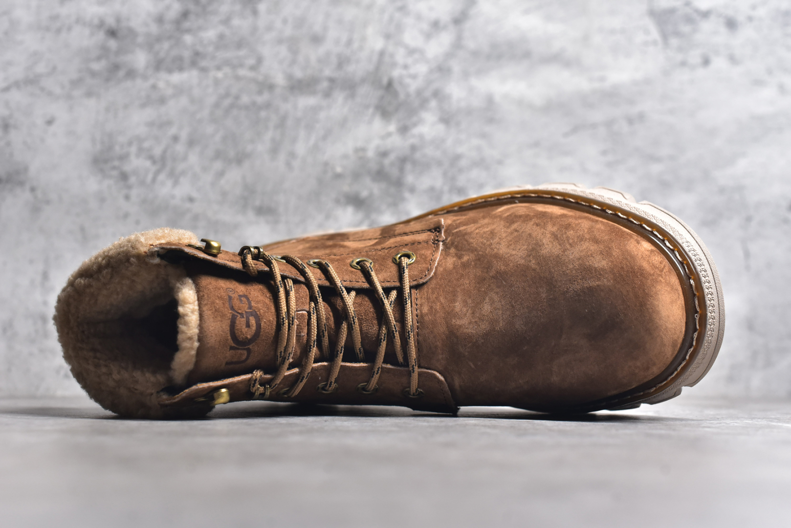 图片[4]-#UGG Tasman Weather Hybrid 塔斯曼混合系列中帮轻量休闲马丁靴 UGG 2024秋冬新品（羊羔毛一体内里🔥保暖锁热）秋冬必备 户外中帮休闲马丁靴雪地靴系列 广东大厂品质 24ss秋冬新款 时尚潮流搭配 面料釆用意大利进口磨砂牛皮 全鞋真牛皮材料 大底到五金都是代工厂原材料制作 好货不杀猪 首单质量严格把控 全套官网统一包装 今年冬季防寒户外专用产品 日常随意搭配 型男必备 尺码：39-44（比运动鞋大一码）-选品中心