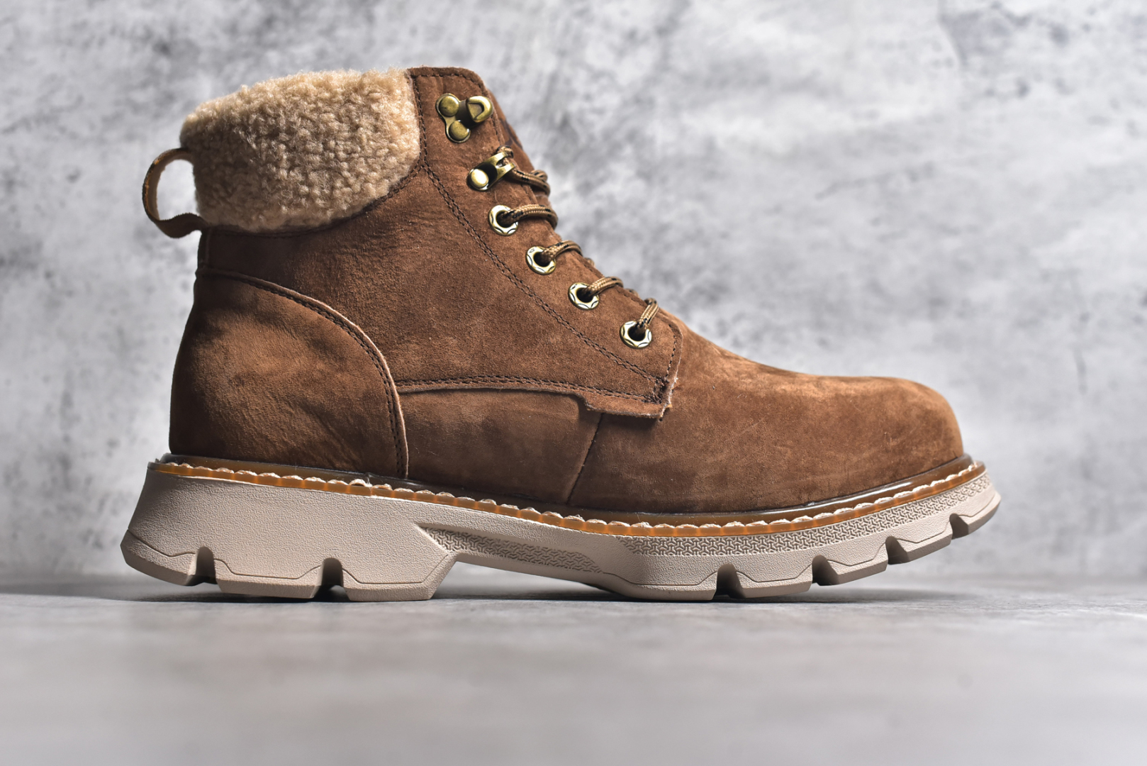 图片[3]-#UGG Tasman Weather Hybrid 塔斯曼混合系列中帮轻量休闲马丁靴 UGG 2024秋冬新品（羊羔毛一体内里🔥保暖锁热）秋冬必备 户外中帮休闲马丁靴雪地靴系列 广东大厂品质 24ss秋冬新款 时尚潮流搭配 面料釆用意大利进口磨砂牛皮 全鞋真牛皮材料 大底到五金都是代工厂原材料制作 好货不杀猪 首单质量严格把控 全套官网统一包装 今年冬季防寒户外专用产品 日常随意搭配 型男必备 尺码：39-44（比运动鞋大一码）-选品中心