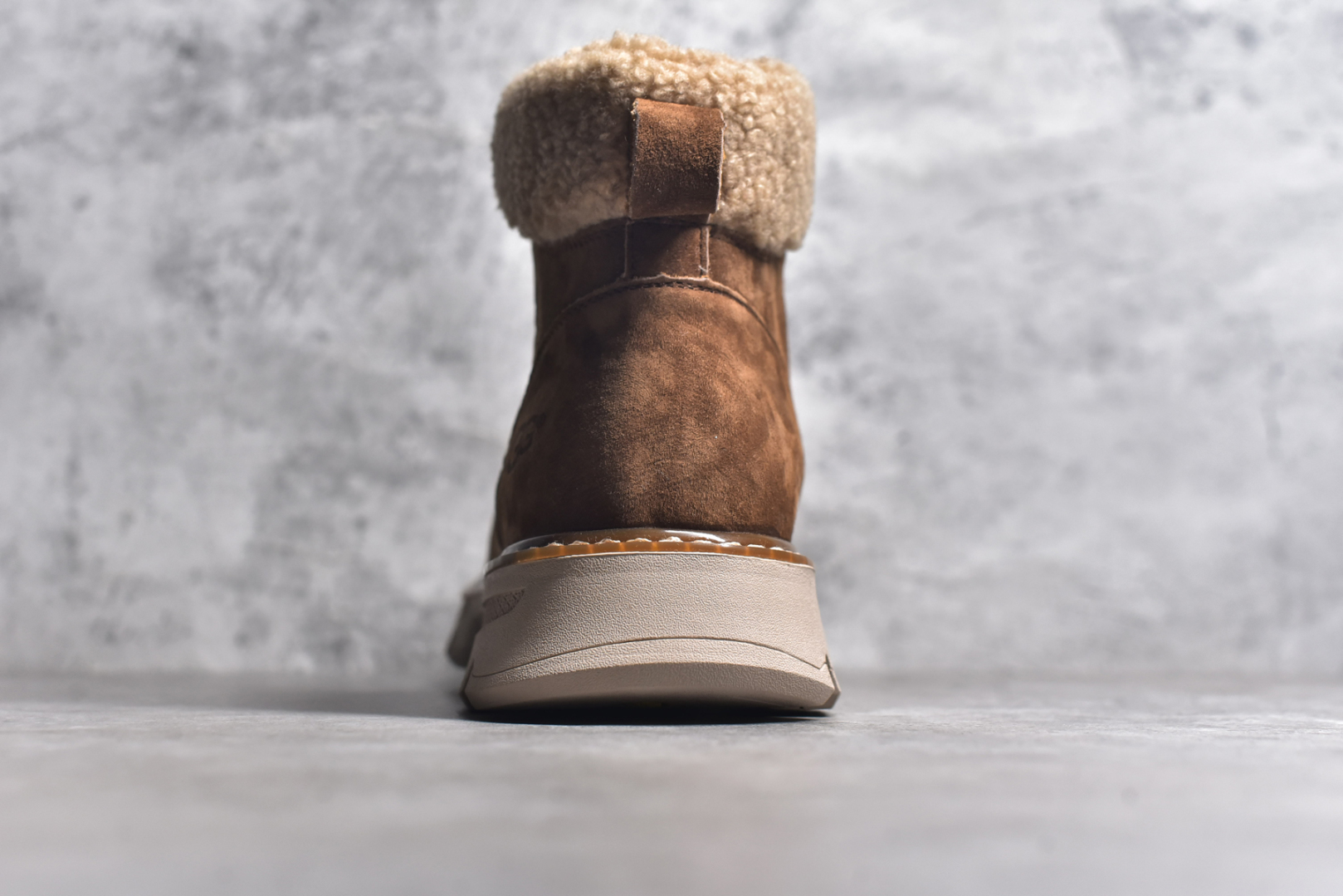 图片[5]-#UGG Tasman Weather Hybrid 塔斯曼混合系列中帮轻量休闲马丁靴 UGG 2024秋冬新品（羊羔毛一体内里🔥保暖锁热）秋冬必备 户外中帮休闲马丁靴雪地靴系列 广东大厂品质 24ss秋冬新款 时尚潮流搭配 面料釆用意大利进口磨砂牛皮 全鞋真牛皮材料 大底到五金都是代工厂原材料制作 好货不杀猪 首单质量严格把控 全套官网统一包装 今年冬季防寒户外专用产品 日常随意搭配 型男必备 尺码：39-44（比运动鞋大一码）-选品中心