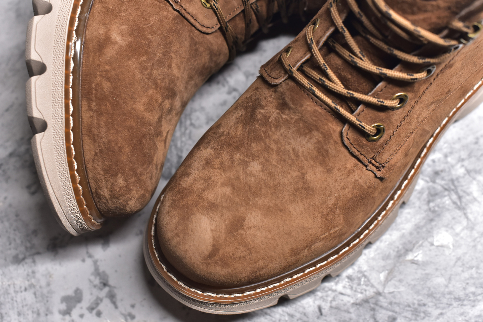 图片[8]-#UGG Tasman Weather Hybrid 塔斯曼混合系列中帮轻量休闲马丁靴 UGG 2024秋冬新品（羊羔毛一体内里🔥保暖锁热）秋冬必备 户外中帮休闲马丁靴雪地靴系列 广东大厂品质 24ss秋冬新款 时尚潮流搭配 面料釆用意大利进口磨砂牛皮 全鞋真牛皮材料 大底到五金都是代工厂原材料制作 好货不杀猪 首单质量严格把控 全套官网统一包装 今年冬季防寒户外专用产品 日常随意搭配 型男必备 尺码：39-44（比运动鞋大一码）-选品中心