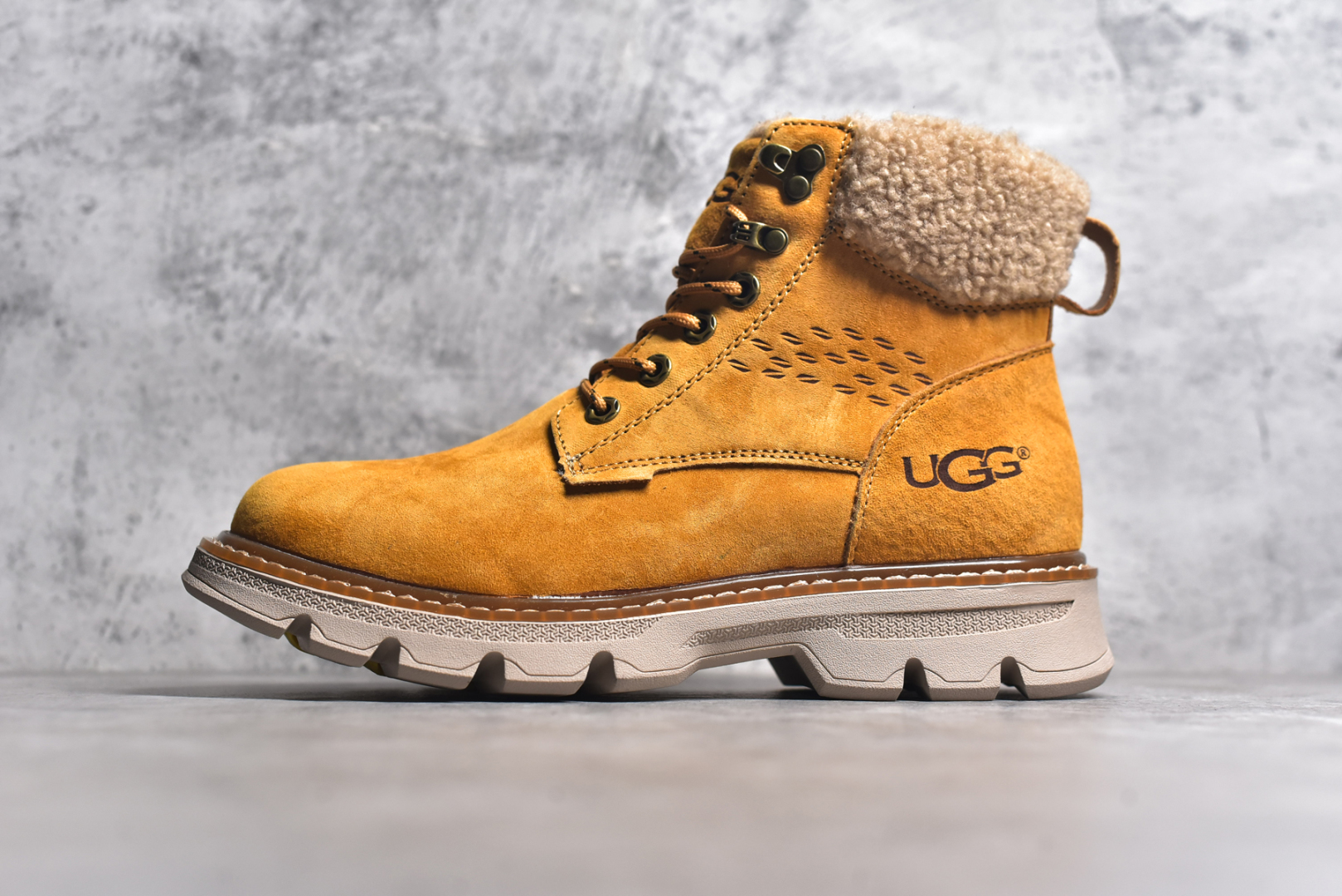 #UGG Tasman Weather Hybrid 塔斯曼混合系列中帮轻量休闲马丁靴 UGG 2024秋冬新品（羊羔毛一体内里🔥保暖锁热）秋冬必备 户外中帮休闲马丁靴雪地靴系列 广东大厂品质 24ss秋冬新款 时尚潮流搭配 面料釆用意大利进口磨砂牛皮 全鞋真牛皮材料 大底到五金都是代工厂原材料制作 好货不杀猪 首单质量严格把控 全套官网统一包装 今年冬季防寒户外专用产品 日常随意搭配 型男必备 尺码：39-44（比运动鞋大一码）-选品中心