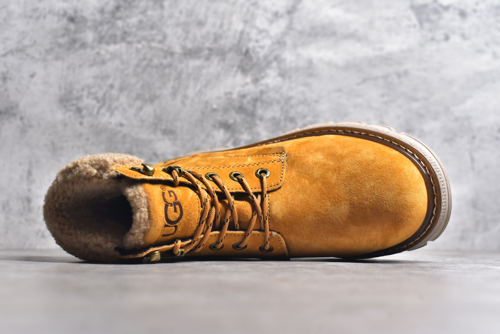 图片[4]-#UGG Tasman Weather Hybrid 塔斯曼混合系列中帮轻量休闲马丁靴 UGG 2024秋冬新品（羊羔毛一体内里🔥保暖锁热）秋冬必备 户外中帮休闲马丁靴雪地靴系列 广东大厂品质 24ss秋冬新款 时尚潮流搭配 面料釆用意大利进口磨砂牛皮 全鞋真牛皮材料 大底到五金都是代工厂原材料制作 好货不杀猪 首单质量严格把控 全套官网统一包装 今年冬季防寒户外专用产品 日常随意搭配 型男必备 尺码：39-44（比运动鞋大一码）-选品中心