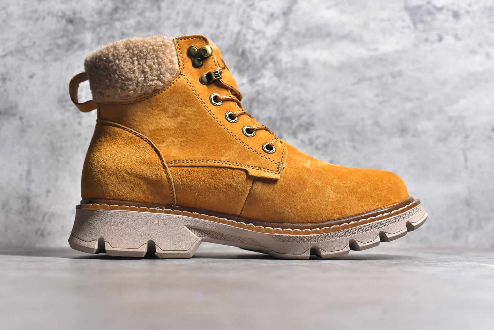图片[3]-#UGG Tasman Weather Hybrid 塔斯曼混合系列中帮轻量休闲马丁靴 UGG 2024秋冬新品（羊羔毛一体内里🔥保暖锁热）秋冬必备 户外中帮休闲马丁靴雪地靴系列 广东大厂品质 24ss秋冬新款 时尚潮流搭配 面料釆用意大利进口磨砂牛皮 全鞋真牛皮材料 大底到五金都是代工厂原材料制作 好货不杀猪 首单质量严格把控 全套官网统一包装 今年冬季防寒户外专用产品 日常随意搭配 型男必备 尺码：39-44（比运动鞋大一码）-选品中心