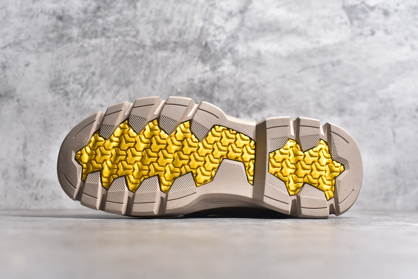 图片[6]-#UGG Tasman Weather Hybrid 塔斯曼混合系列中帮轻量休闲马丁靴 UGG 2024秋冬新品（羊羔毛一体内里🔥保暖锁热）秋冬必备 户外中帮休闲马丁靴雪地靴系列 广东大厂品质 24ss秋冬新款 时尚潮流搭配 面料釆用意大利进口磨砂牛皮 全鞋真牛皮材料 大底到五金都是代工厂原材料制作 好货不杀猪 首单质量严格把控 全套官网统一包装 今年冬季防寒户外专用产品 日常随意搭配 型男必备 尺码：39-44（比运动鞋大一码）-选品中心
