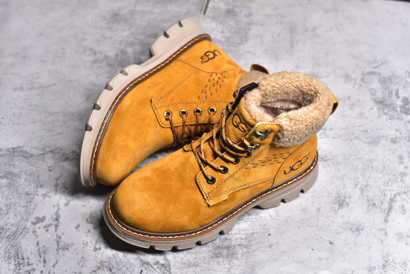 图片[7]-#UGG Tasman Weather Hybrid 塔斯曼混合系列中帮轻量休闲马丁靴 UGG 2024秋冬新品（羊羔毛一体内里🔥保暖锁热）秋冬必备 户外中帮休闲马丁靴雪地靴系列 广东大厂品质 24ss秋冬新款 时尚潮流搭配 面料釆用意大利进口磨砂牛皮 全鞋真牛皮材料 大底到五金都是代工厂原材料制作 好货不杀猪 首单质量严格把控 全套官网统一包装 今年冬季防寒户外专用产品 日常随意搭配 型男必备 尺码：39-44（比运动鞋大一码）-选品中心
