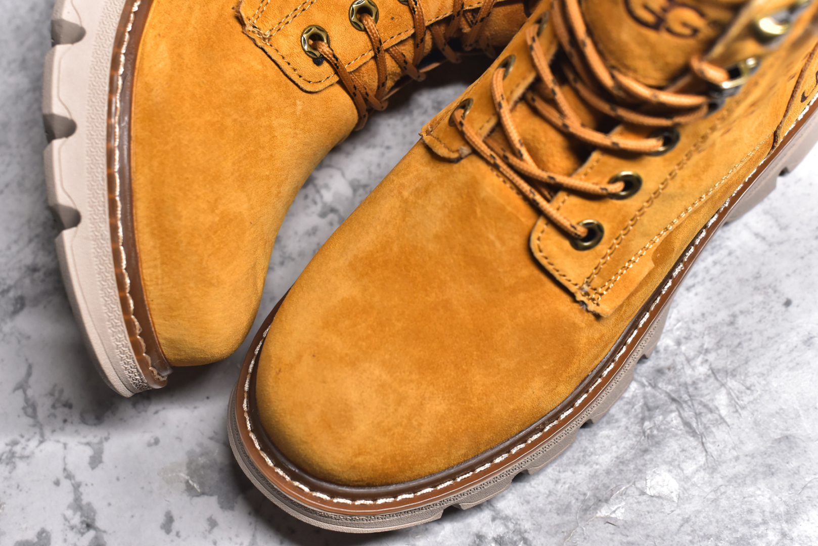图片[8]-#UGG Tasman Weather Hybrid 塔斯曼混合系列中帮轻量休闲马丁靴 UGG 2024秋冬新品（羊羔毛一体内里🔥保暖锁热）秋冬必备 户外中帮休闲马丁靴雪地靴系列 广东大厂品质 24ss秋冬新款 时尚潮流搭配 面料釆用意大利进口磨砂牛皮 全鞋真牛皮材料 大底到五金都是代工厂原材料制作 好货不杀猪 首单质量严格把控 全套官网统一包装 今年冬季防寒户外专用产品 日常随意搭配 型男必备 尺码：39-44（比运动鞋大一码）-选品中心