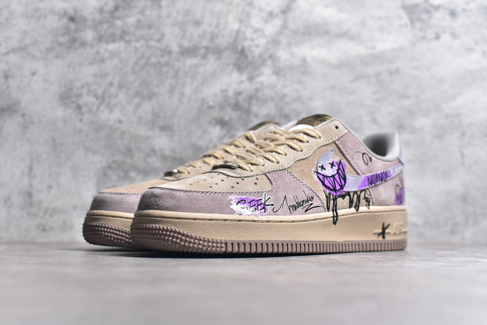 图片[2]-#NK Air Force 1\’07 Low \”Purple Taro Demon\” 紫芋恶魔 空军一号定制低帮秋冬休闲板鞋 ZB2121-301 #紫芋恶魔，并非是传统意义上有着狰狞面容和巨大獠牙的怪物。它最初只是森林中一株极为罕见的紫芋，生长在一处终年不见阳光的幽闭山谷里，吸收着日月精华与大地的灵气，渐渐产生了灵智 尺码：36 36.5 37.5 38 38.5 39 40 40.5 41 42 42.5 43 44 44.5 45-选品中心