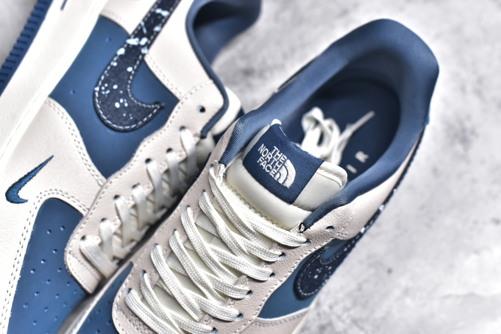 图片[9]-#NK Air Force 1\’07 Low 北面联名-米蓝花布勾 空军一号 低帮休闲板鞋 KK1988-021 #原楦头原纸板 原装鞋盒 定制五金配件 内置全掌气垫 原厂鞋底 尺码：36 36.5 37.5 38 38.5 39 40 40.5 41 42 42.5 43 44 44.5 45-选品中心