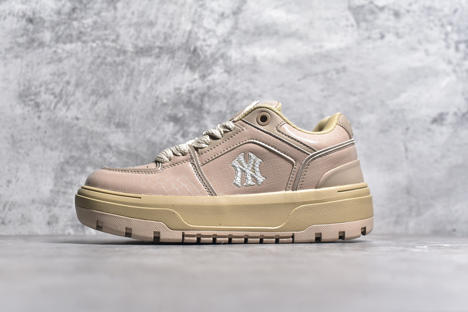 #MLB Chunky Liner Basic 人气单品学长鞋系列轻量增高厚底百搭休闲运动板鞋 尺码：35 36 36.5 37.5 38 38.5 39 40 40.5 41 42 42.5 43 44 45-选品中心