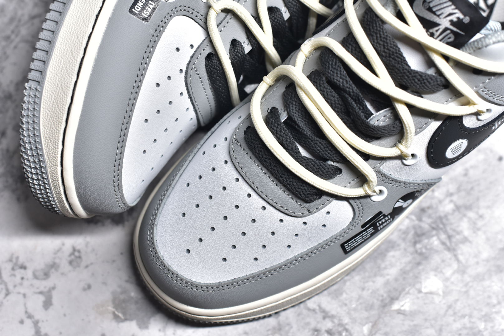 图片[8]-#NK Air Force 1 Low \”Vinyl\” 黑胶唱片 空军一号低帮休闲运动绑带板鞋 KS6896-666 #在数字音乐蓬勃发展的今天，黑胶唱片却宛如一位穿越时光的优雅老者，带着独有的韵味，坚守在音乐爱好者的心中。那精致的圆盘，仿佛承载着无尽的故事。从外观上看，它的封套设计常常是艺术与创意的完美结合 尺码：36 36.5 37.5 38 38.5 39 40 40.5 41 42 42.5 43 44 44.5 45-选品中心