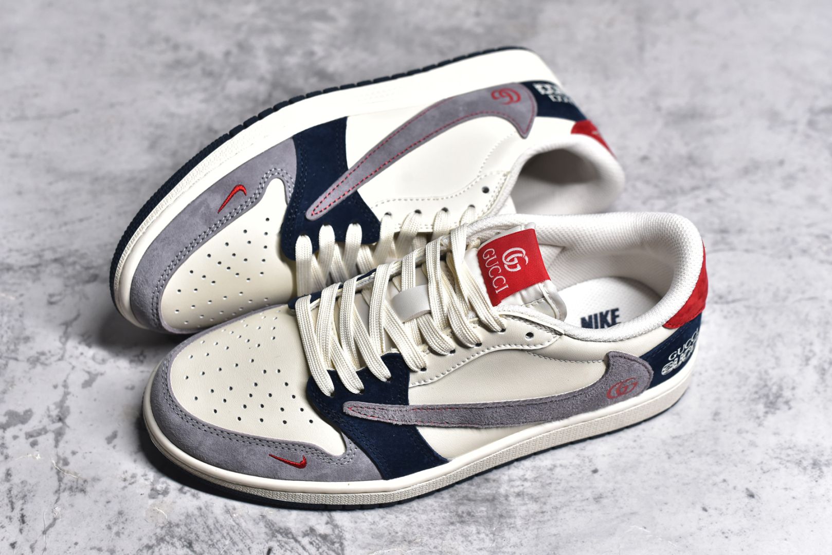 图片[7]-#Travis Scott x Fragment Design x Air Jordan 1 Low OG SP AJ1 古驰联名-多色拼接 低帮文化休闲板鞋 DM7866-039 #多方联名合作融合了Travis Scott 独特的音乐风格，藤原浩个性的设计风格以及Jordan品牌的经典元素 使其成为一双具有独特身份和价值的鞋子 清新而立体的外观加上联名标识更突出了其独特身份 这种配色方案显示出活力和时尚感 在视觉上引人注目 鞋身的质感和细腻的细节处理使其显得高端而格调十足 这款“倒钩”联名是设计与创意完美结合 融合多方的个性风格是一款备受瞩目的潮流鞋款 尺码：36 36.5 37.5 38 38.5 39 40 40.5 41 42 42.5 43 44 44.5 45-选品中心