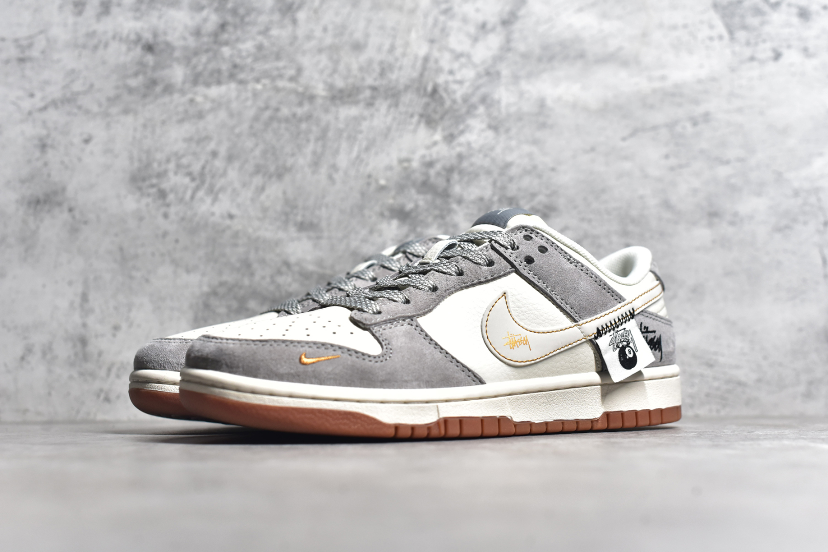 图片[2]-#NK SB Dunk Low 斯图西联名-贴布黑八白勾 周年高端定制 低帮休闲板鞋 DM6868-003 #定制鞋盒 大厂纯原品质出货 超高清洁度 皮料切割干净无任何毛边 细节完美 尺码：36 36.5 37.5 38 38.5 39 40 40.5 41 42 42.5 43 44 44.5 45-选品中心