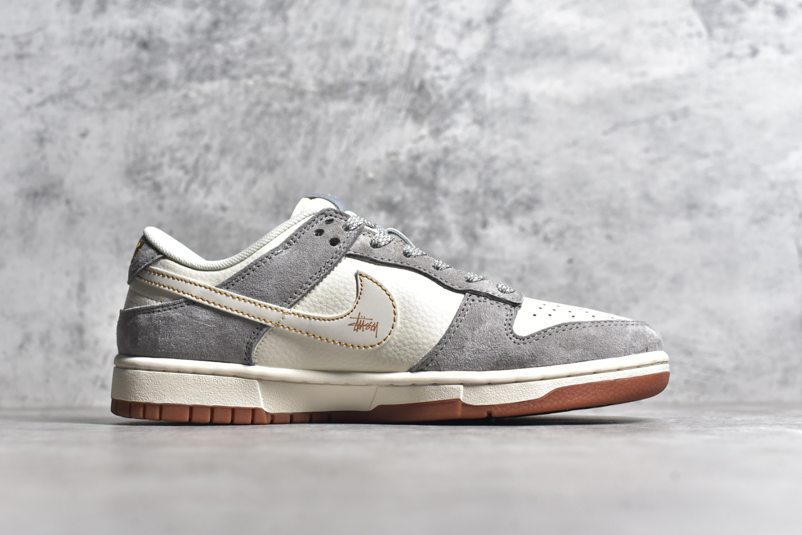 图片[3]-#NK SB Dunk Low 斯图西联名-贴布黑八白勾 周年高端定制 低帮休闲板鞋 DM6868-003 #定制鞋盒 大厂纯原品质出货 超高清洁度 皮料切割干净无任何毛边 细节完美 尺码：36 36.5 37.5 38 38.5 39 40 40.5 41 42 42.5 43 44 44.5 45-选品中心