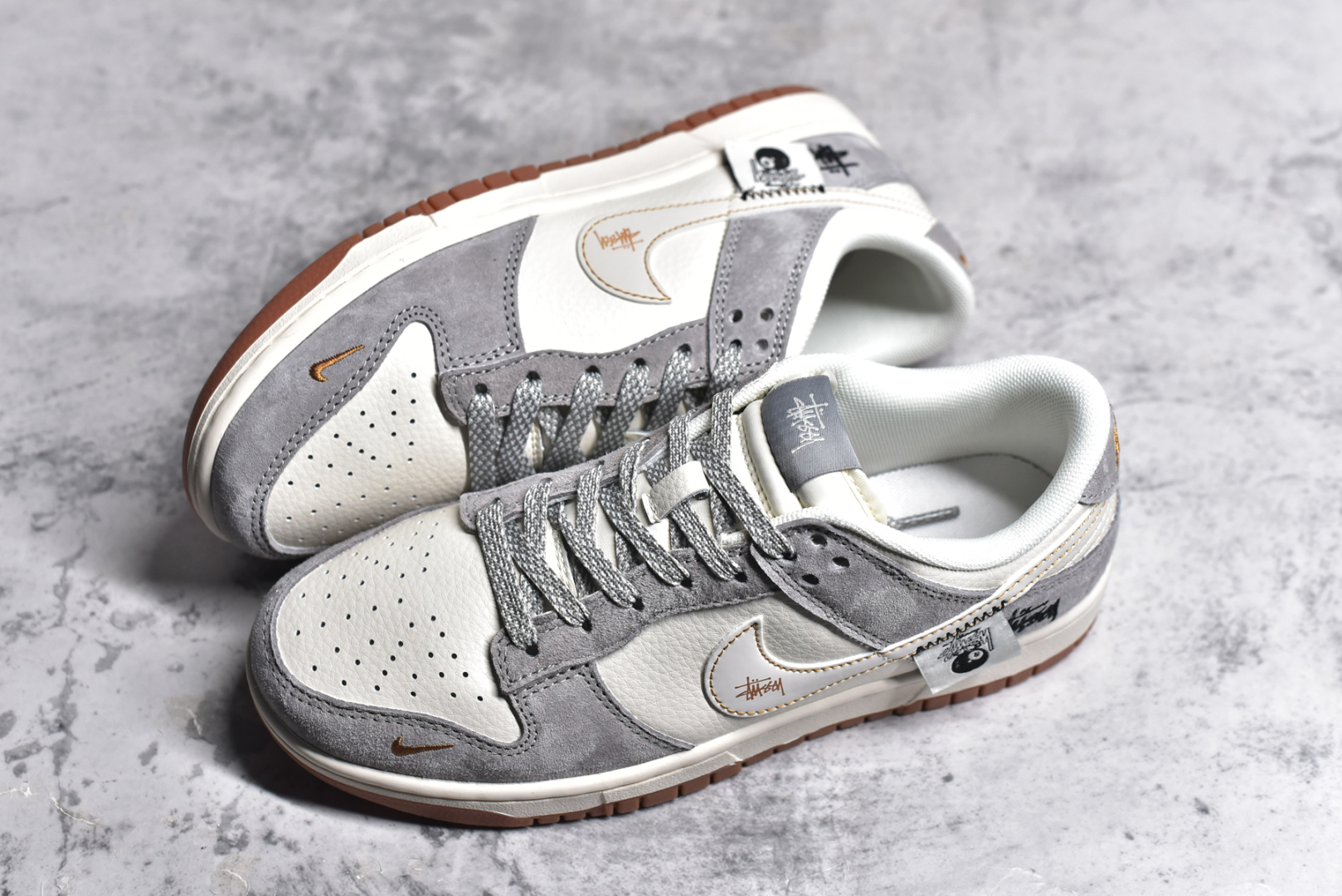 图片[7]-#NK SB Dunk Low 斯图西联名-贴布黑八白勾 周年高端定制 低帮休闲板鞋 DM6868-003 #定制鞋盒 大厂纯原品质出货 超高清洁度 皮料切割干净无任何毛边 细节完美 尺码：36 36.5 37.5 38 38.5 39 40 40.5 41 42 42.5 43 44 44.5 45-选品中心
