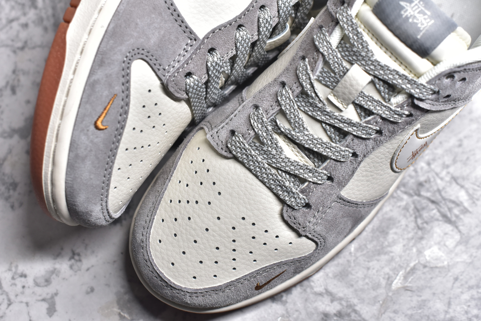 图片[8]-#NK SB Dunk Low 斯图西联名-贴布黑八白勾 周年高端定制 低帮休闲板鞋 DM6868-003 #定制鞋盒 大厂纯原品质出货 超高清洁度 皮料切割干净无任何毛边 细节完美 尺码：36 36.5 37.5 38 38.5 39 40 40.5 41 42 42.5 43 44 44.5 45-选品中心