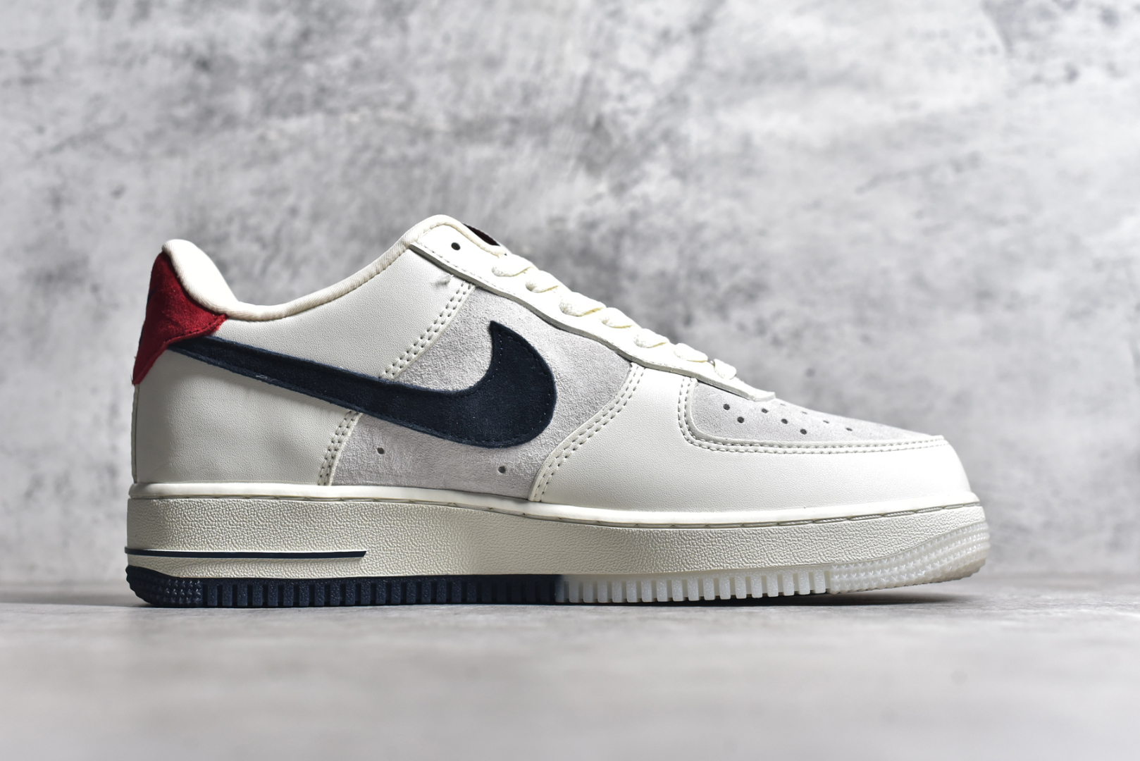 图片[3]-#NK Air Force 1\’07 Low 蒙口联名-米蓝猪八双拼 空军一号低帮休闲板鞋 CH6336-512 #原楦头原纸板 原装鞋盒 定制五金配件 内置全掌气垫 原厂鞋底 尺码：36 36.5 37.5 38 38.5 39 40 40.5 41 42 42.5 43 44 44.5 45-选品中心