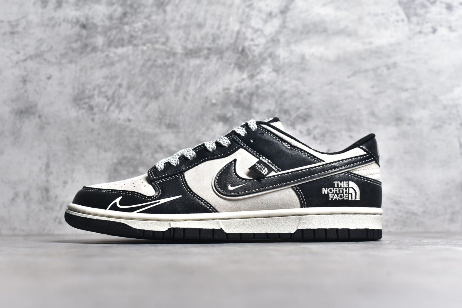 #NK SB Dunk Low 北面系列-漆皮黑勾 周年高端定制 低帮休闲板鞋 DJ2024-047 #定制鞋盒 大厂纯原品质出货 超高清洁度 皮料切割干净无任何毛边 细节完美 尺码：36 36.5 37.5 38 38.5 39 40 40.5 41 42 42.5 43 44 44.5 45-选品中心