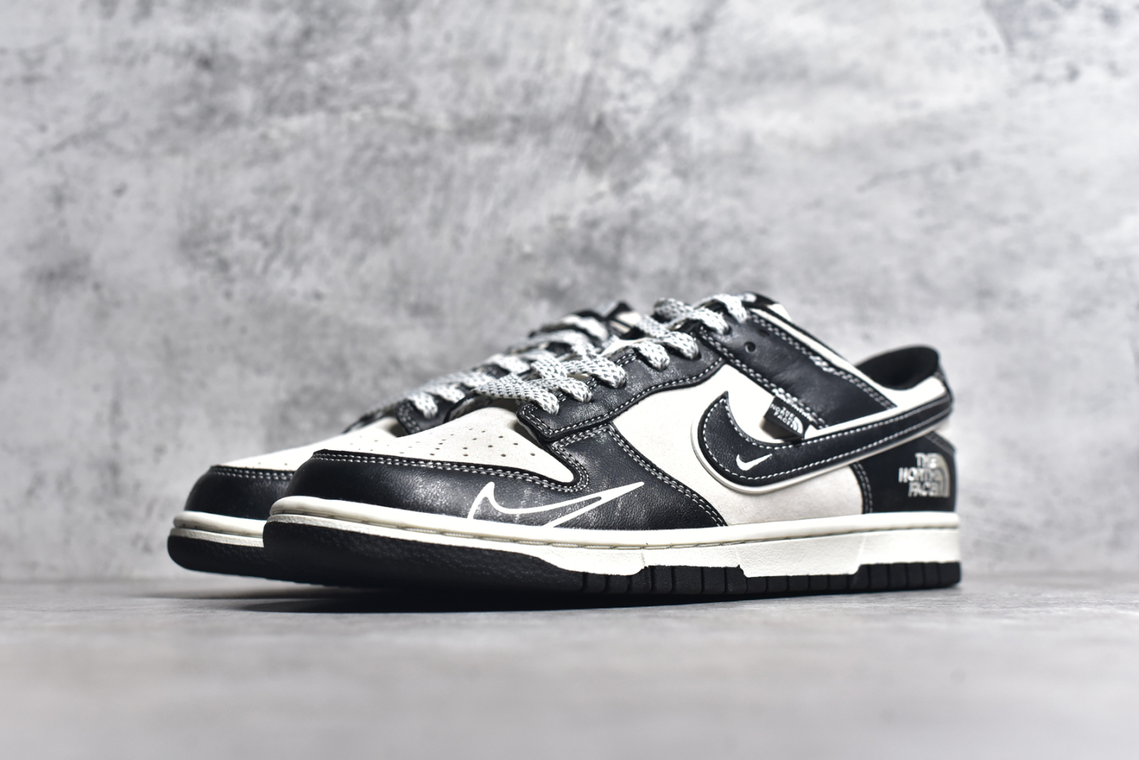 图片[2]-#NK SB Dunk Low 北面系列-漆皮黑勾 周年高端定制 低帮休闲板鞋 DJ2024-047 #定制鞋盒 大厂纯原品质出货 超高清洁度 皮料切割干净无任何毛边 细节完美 尺码：36 36.5 37.5 38 38.5 39 40 40.5 41 42 42.5 43 44 44.5 45-选品中心