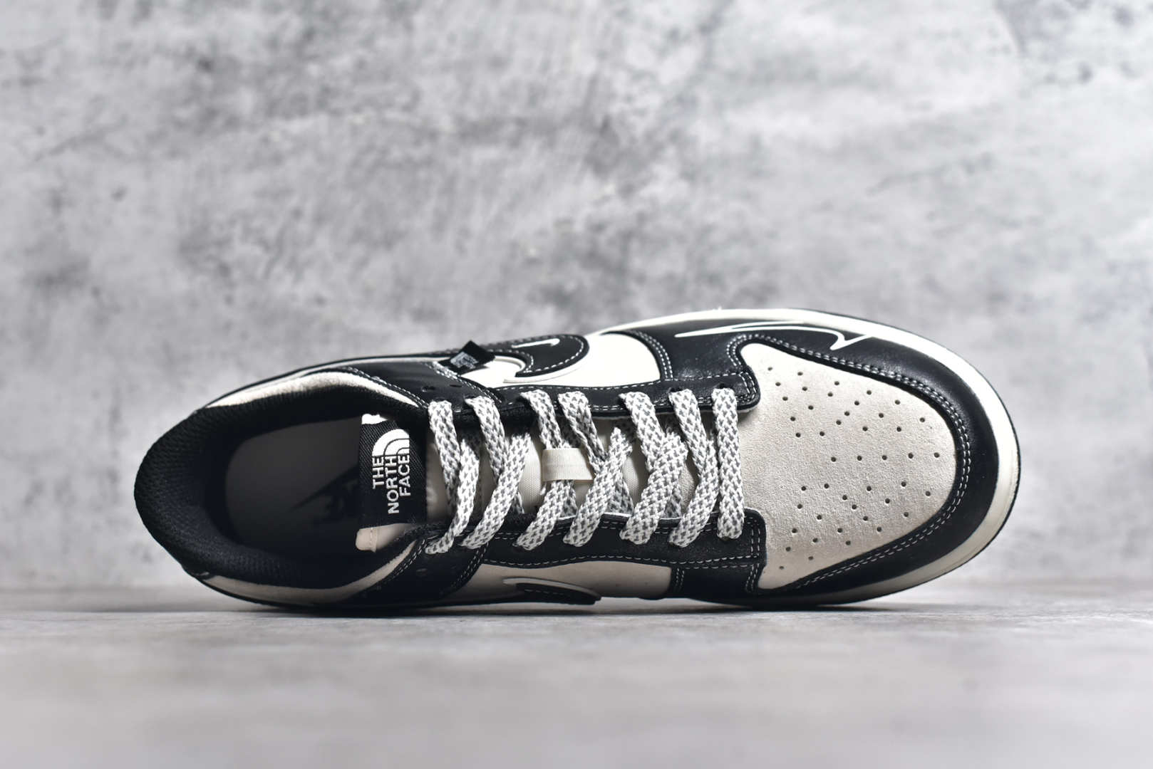 图片[4]-#NK SB Dunk Low 北面系列-漆皮黑勾 周年高端定制 低帮休闲板鞋 DJ2024-047 #定制鞋盒 大厂纯原品质出货 超高清洁度 皮料切割干净无任何毛边 细节完美 尺码：36 36.5 37.5 38 38.5 39 40 40.5 41 42 42.5 43 44 44.5 45-选品中心