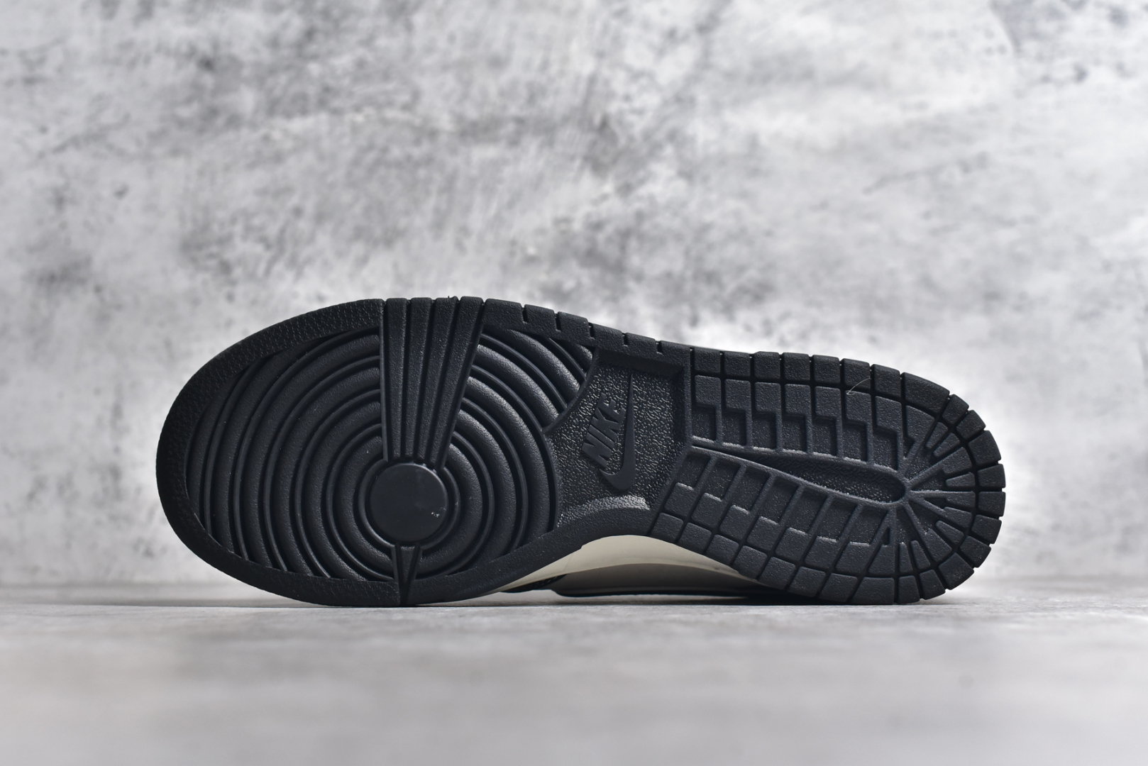 图片[6]-#NK SB Dunk Low 北面系列-漆皮黑勾 周年高端定制 低帮休闲板鞋 DJ2024-047 #定制鞋盒 大厂纯原品质出货 超高清洁度 皮料切割干净无任何毛边 细节完美 尺码：36 36.5 37.5 38 38.5 39 40 40.5 41 42 42.5 43 44 44.5 45-选品中心