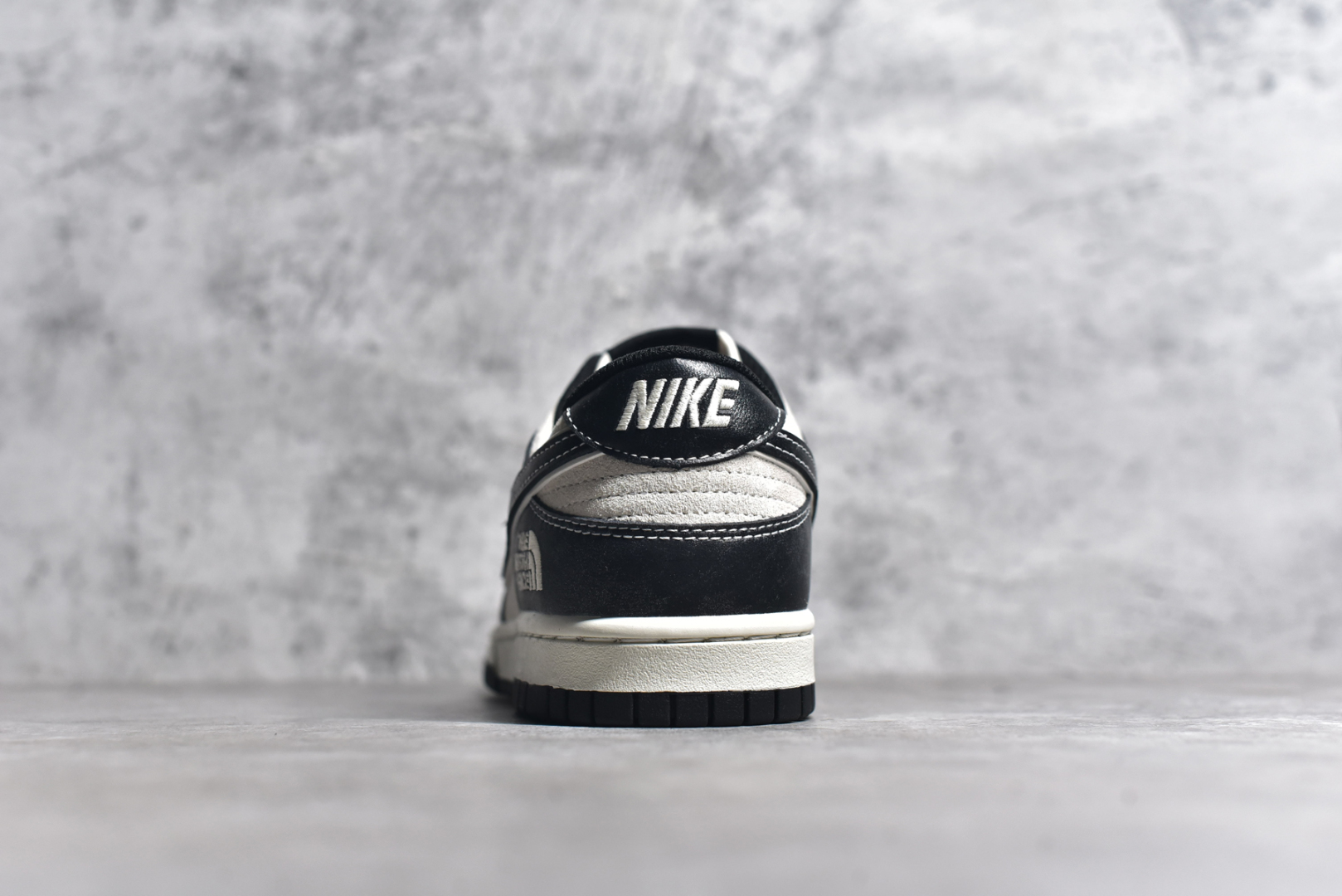 图片[5]-#NK SB Dunk Low 北面系列-漆皮黑勾 周年高端定制 低帮休闲板鞋 DJ2024-047 #定制鞋盒 大厂纯原品质出货 超高清洁度 皮料切割干净无任何毛边 细节完美 尺码：36 36.5 37.5 38 38.5 39 40 40.5 41 42 42.5 43 44 44.5 45-选品中心