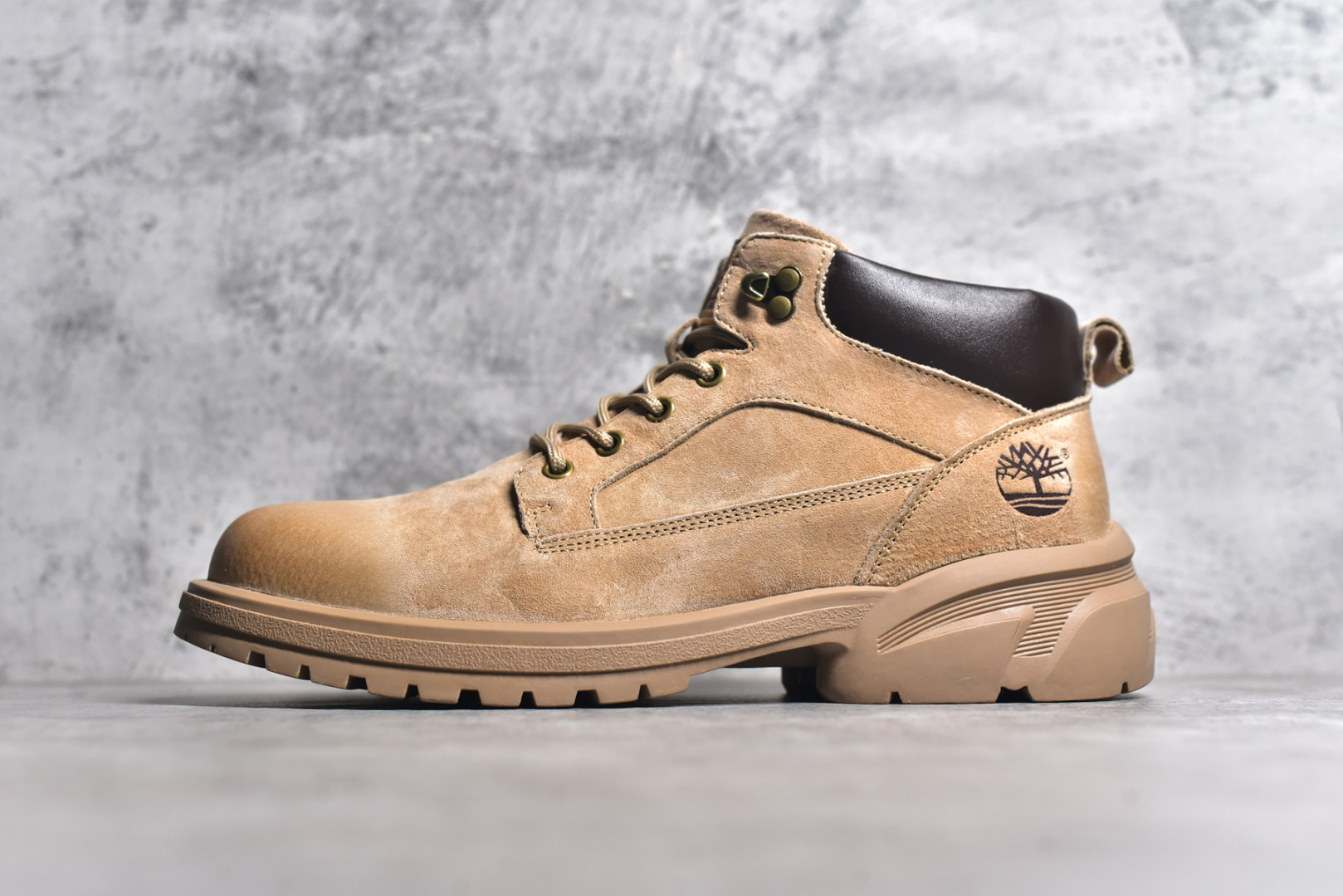 #Timberland添柏岚/天伯伦户外中帮休闲大黄靴系列 广东大厂品质 原盒原包装 面料采用意大利🇮🇹顶级磨砂细纹牛皮 搭配防臭防腐真皮乳胶鞋垫 给您完美的穿着体验 质量考究耐穿 型男必备 专治不帅 高品质脚感一流 尺码：39 40 41 42 43 44（皮鞋码）-选品中心