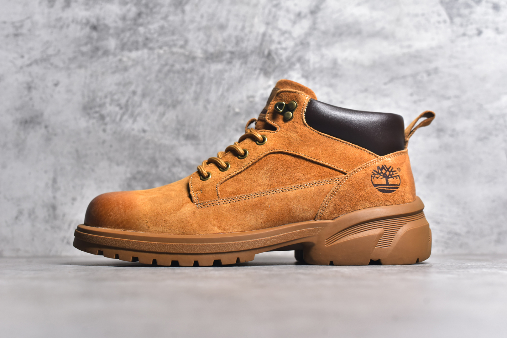 #Timberland添柏岚/天伯伦户外中帮休闲大黄靴系列 广东大厂品质 原盒原包装 面料采用意大利🇮🇹顶级磨砂细纹牛皮 搭配防臭防腐真皮乳胶鞋垫 给您完美的穿着体验 质量考究耐穿 型男必备 专治不帅 高品质脚感一流 尺码：39 40 41 42 43 44（皮鞋码）-选品中心