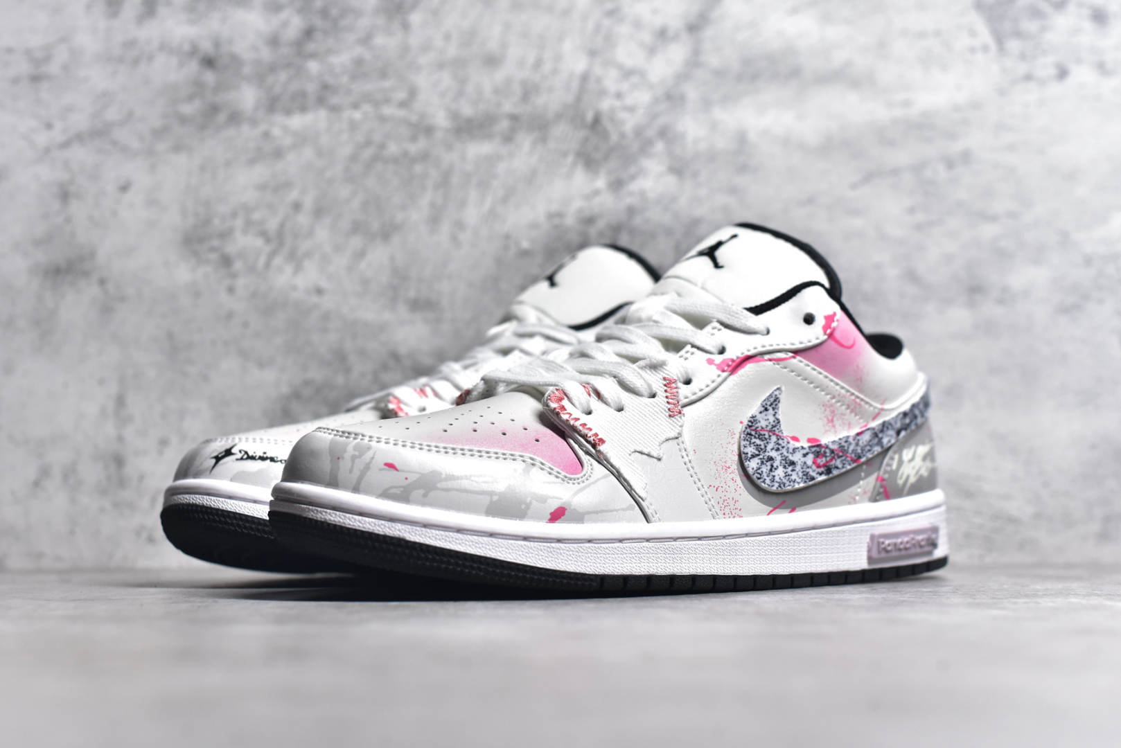 图片[2]-#Air Jordan AJ1 Low 低帮系列定制配色 553558-132 原厂内置气垫魔块 A模大底 头层小牛皮 鞋舌AJ原厂专用牛津布+AJ专用反口珍珠布+原厂无杂质高弹内里海棉+特殊封边弹力鞋带 尺码：36 36.5 37.5 38 38.5 39 40 40.5 41 42 42.5 43 44 44.5 45 46-选品中心