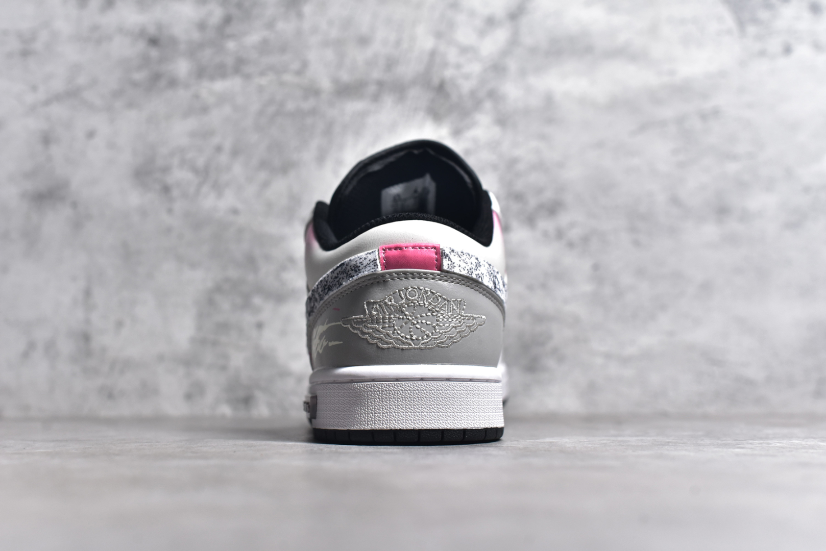 图片[5]-#Air Jordan AJ1 Low 低帮系列定制配色 553558-132 原厂内置气垫魔块 A模大底 头层小牛皮 鞋舌AJ原厂专用牛津布+AJ专用反口珍珠布+原厂无杂质高弹内里海棉+特殊封边弹力鞋带 尺码：36 36.5 37.5 38 38.5 39 40 40.5 41 42 42.5 43 44 44.5 45 46-选品中心