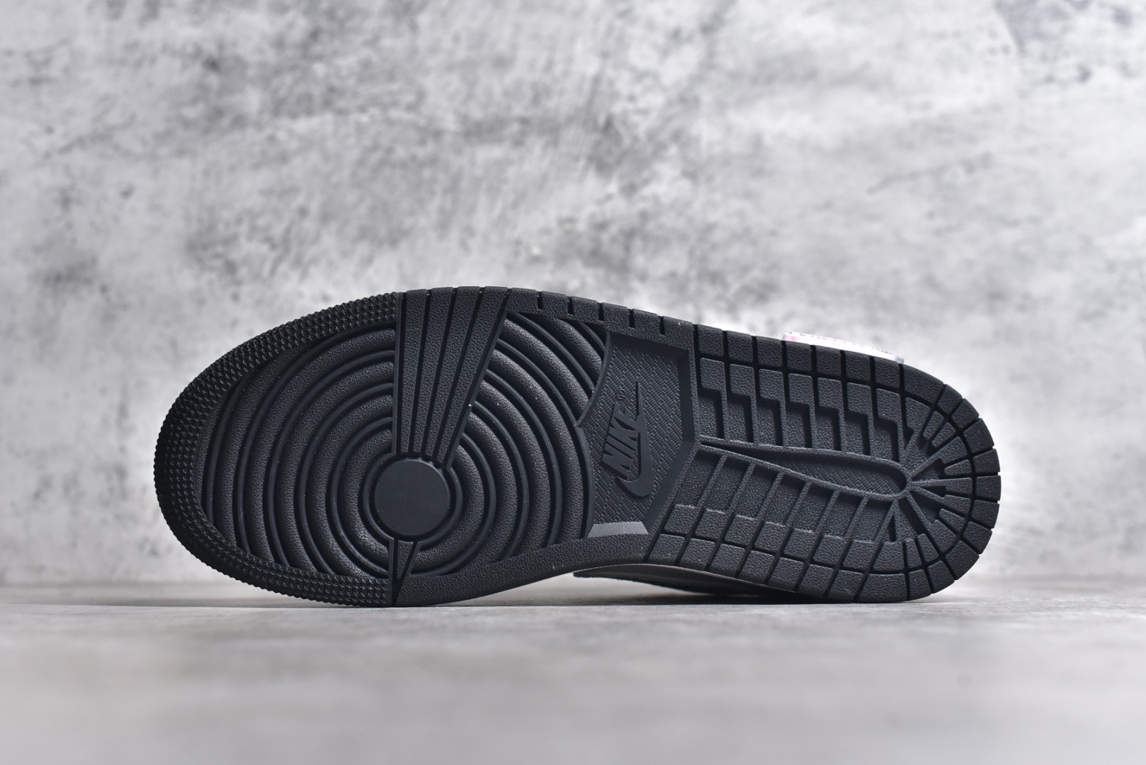 图片[6]-#Air Jordan AJ1 Low 低帮系列定制配色 553558-132 原厂内置气垫魔块 A模大底 头层小牛皮 鞋舌AJ原厂专用牛津布+AJ专用反口珍珠布+原厂无杂质高弹内里海棉+特殊封边弹力鞋带 尺码：36 36.5 37.5 38 38.5 39 40 40.5 41 42 42.5 43 44 44.5 45 46-选品中心