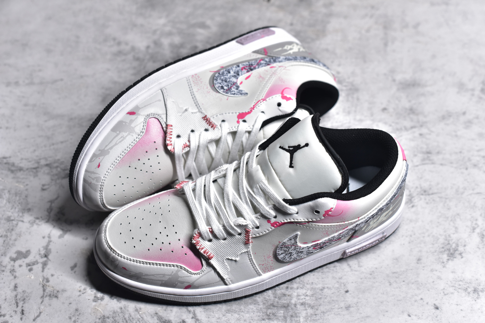 图片[7]-#Air Jordan AJ1 Low 低帮系列定制配色 553558-132 原厂内置气垫魔块 A模大底 头层小牛皮 鞋舌AJ原厂专用牛津布+AJ专用反口珍珠布+原厂无杂质高弹内里海棉+特殊封边弹力鞋带 尺码：36 36.5 37.5 38 38.5 39 40 40.5 41 42 42.5 43 44 44.5 45 46-选品中心