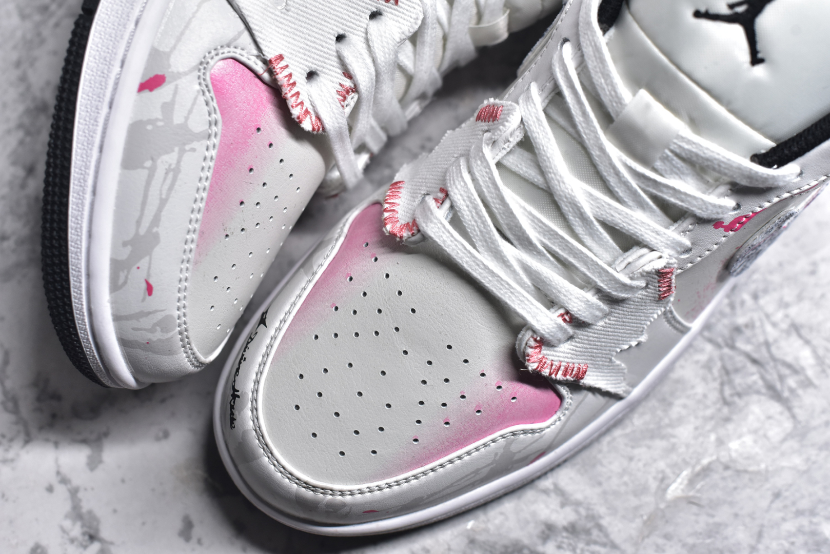 图片[8]-#Air Jordan AJ1 Low 低帮系列定制配色 553558-132 原厂内置气垫魔块 A模大底 头层小牛皮 鞋舌AJ原厂专用牛津布+AJ专用反口珍珠布+原厂无杂质高弹内里海棉+特殊封边弹力鞋带 尺码：36 36.5 37.5 38 38.5 39 40 40.5 41 42 42.5 43 44 44.5 45 46-选品中心