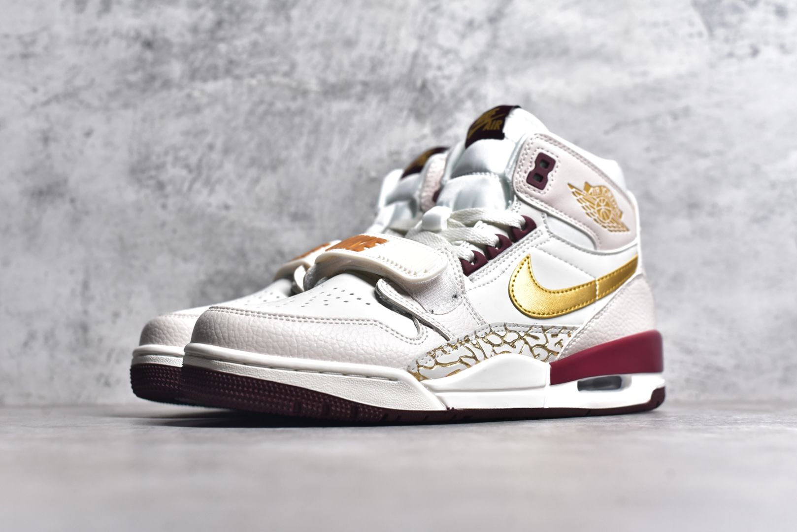 图片[2]-# \”蛇年/CHINESE NEW YEAR/CNY\” NK Air Jordan Legacy 312 High 乔丹最强三合一混合版 蛇年限定 有着交错结合的设计，它的名字就展现出它所包含的鞋款元素，312 分别对应了 Air Jordan 3、Air Jordan 1 和 Air Trainer 2，将这三双经典又有不俗人气的鞋款融合，“最强三合一” 的名称由此得来 货号：IB4914 161MT 尺码：36 36.5 37.5 38 38.5 39 40 40.5 41 42 42.5 43 44 44.5 45 46 47.5-选品中心