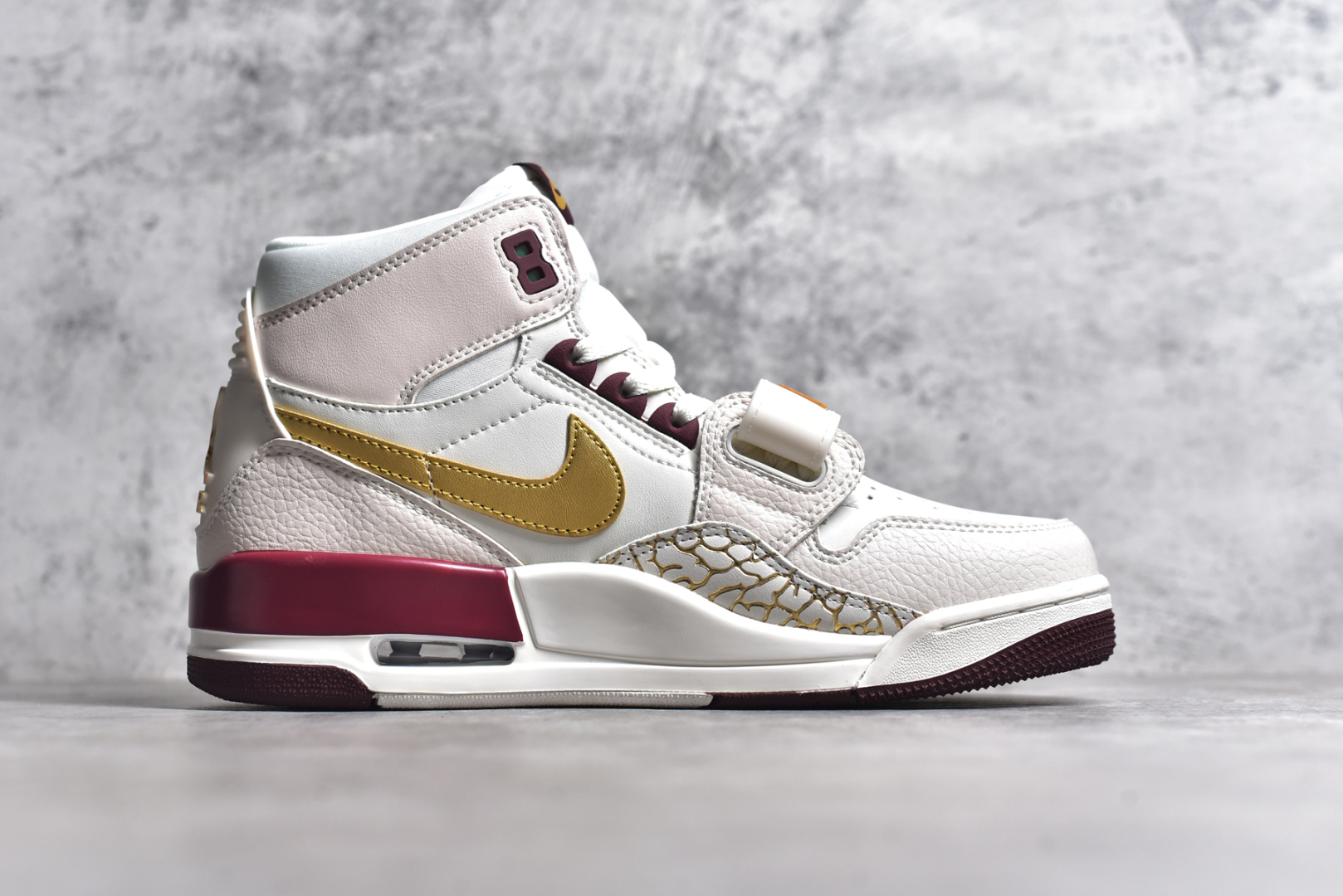 图片[3]-# \”蛇年/CHINESE NEW YEAR/CNY\” NK Air Jordan Legacy 312 High 乔丹最强三合一混合版 蛇年限定 有着交错结合的设计，它的名字就展现出它所包含的鞋款元素，312 分别对应了 Air Jordan 3、Air Jordan 1 和 Air Trainer 2，将这三双经典又有不俗人气的鞋款融合，“最强三合一” 的名称由此得来 货号：IB4914 161MT 尺码：36 36.5 37.5 38 38.5 39 40 40.5 41 42 42.5 43 44 44.5 45 46 47.5-选品中心