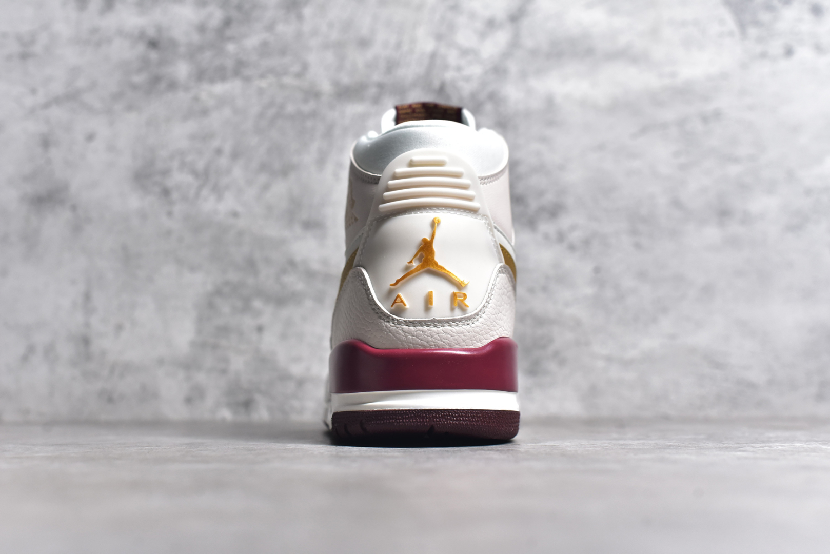 图片[5]-# \”蛇年/CHINESE NEW YEAR/CNY\” NK Air Jordan Legacy 312 High 乔丹最强三合一混合版 蛇年限定 有着交错结合的设计，它的名字就展现出它所包含的鞋款元素，312 分别对应了 Air Jordan 3、Air Jordan 1 和 Air Trainer 2，将这三双经典又有不俗人气的鞋款融合，“最强三合一” 的名称由此得来 货号：IB4914 161MT 尺码：36 36.5 37.5 38 38.5 39 40 40.5 41 42 42.5 43 44 44.5 45 46 47.5-选品中心