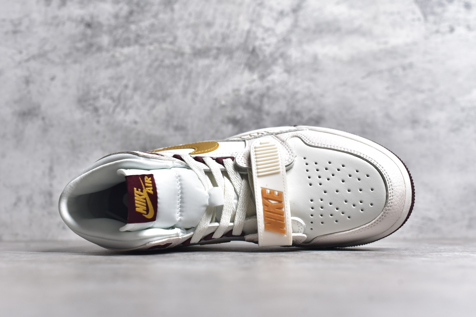 图片[4]-# \”蛇年/CHINESE NEW YEAR/CNY\” NK Air Jordan Legacy 312 High 乔丹最强三合一混合版 蛇年限定 有着交错结合的设计，它的名字就展现出它所包含的鞋款元素，312 分别对应了 Air Jordan 3、Air Jordan 1 和 Air Trainer 2，将这三双经典又有不俗人气的鞋款融合，“最强三合一” 的名称由此得来 货号：IB4914 161MT 尺码：36 36.5 37.5 38 38.5 39 40 40.5 41 42 42.5 43 44 44.5 45 46 47.5-选品中心