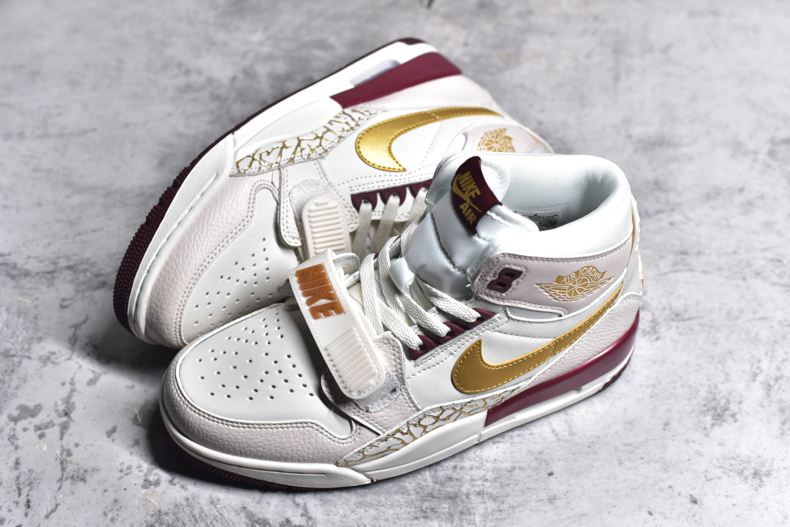 图片[7]-# \”蛇年/CHINESE NEW YEAR/CNY\” NK Air Jordan Legacy 312 High 乔丹最强三合一混合版 蛇年限定 有着交错结合的设计，它的名字就展现出它所包含的鞋款元素，312 分别对应了 Air Jordan 3、Air Jordan 1 和 Air Trainer 2，将这三双经典又有不俗人气的鞋款融合，“最强三合一” 的名称由此得来 货号：IB4914 161MT 尺码：36 36.5 37.5 38 38.5 39 40 40.5 41 42 42.5 43 44 44.5 45 46 47.5-选品中心