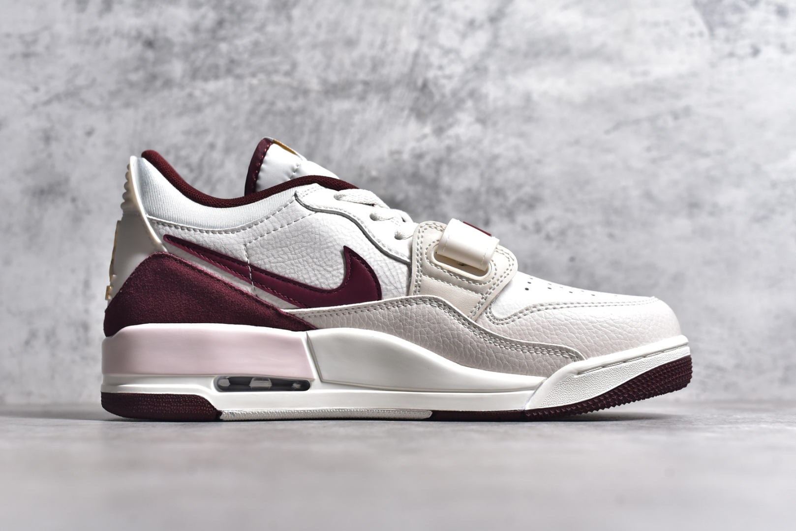 图片[3]-#NK Air Jordan Legacy 312 Low 乔丹最强三合一混合版 有着交错结合的设计，它的名字就展现出它所包含的鞋款元素，312 分别对应了 Air Jordan 3、Air Jordan 1 和 Air Trainer 2，将这三双经典又有不俗人气的鞋款融合，“最强三合一” 的名称由此得来 货号：IB4712 161MT 尺码：36 36.5 37.5 38 38.5 39 40 40.5 41 42 42.5 43 44 44.5 45 46 47.5-选品中心