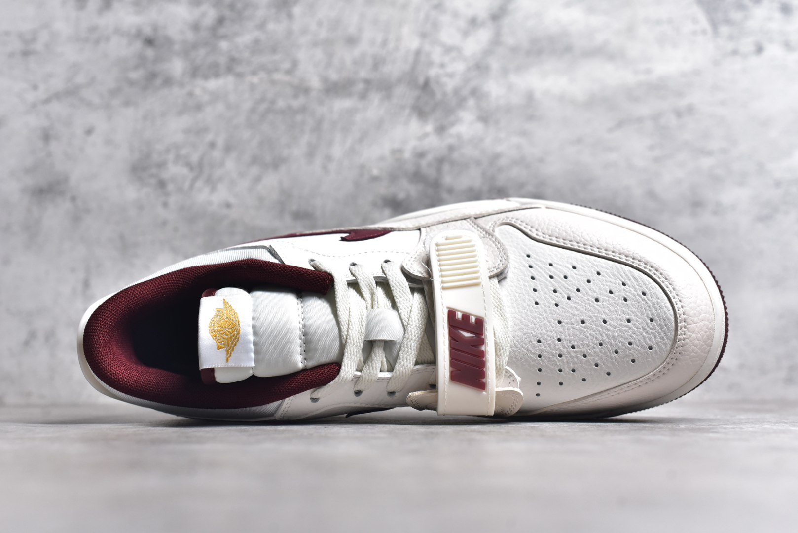 图片[4]-#NK Air Jordan Legacy 312 Low 乔丹最强三合一混合版 有着交错结合的设计，它的名字就展现出它所包含的鞋款元素，312 分别对应了 Air Jordan 3、Air Jordan 1 和 Air Trainer 2，将这三双经典又有不俗人气的鞋款融合，“最强三合一” 的名称由此得来 货号：IB4712 161MT 尺码：36 36.5 37.5 38 38.5 39 40 40.5 41 42 42.5 43 44 44.5 45 46 47.5-选品中心