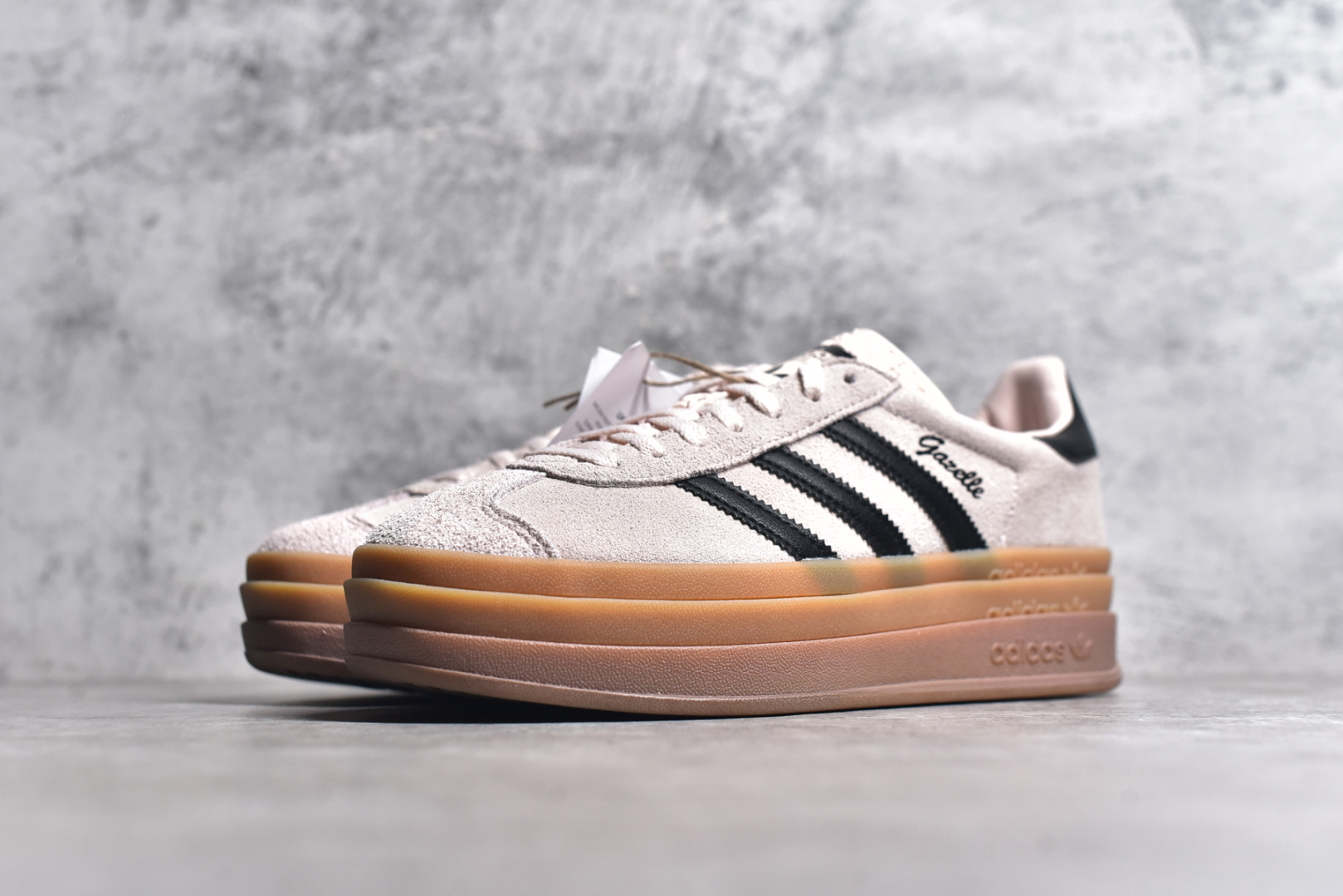 图片[2]-#AD Originals Gazelle Bold W 三叶草厚底休闲防滑耐磨低帮板鞋 鞋头出色设计 塑就出众贴合感稳固的后跟贴合足部曲线设计软弹舒适 不易磨脚橡胶鞋底配合防滑纹路设计 平稳抓地 货号：IE0429 尺码：35.5-40-选品中心