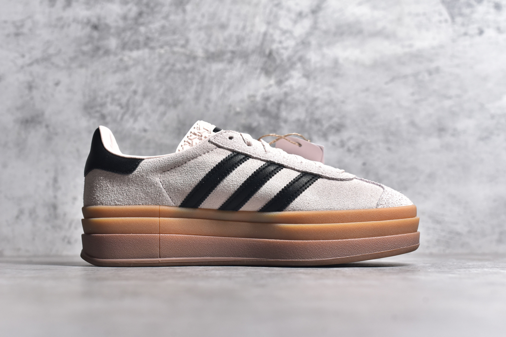 图片[3]-#AD Originals Gazelle Bold W 三叶草厚底休闲防滑耐磨低帮板鞋 鞋头出色设计 塑就出众贴合感稳固的后跟贴合足部曲线设计软弹舒适 不易磨脚橡胶鞋底配合防滑纹路设计 平稳抓地 货号：IE0429 尺码：35.5-40-选品中心